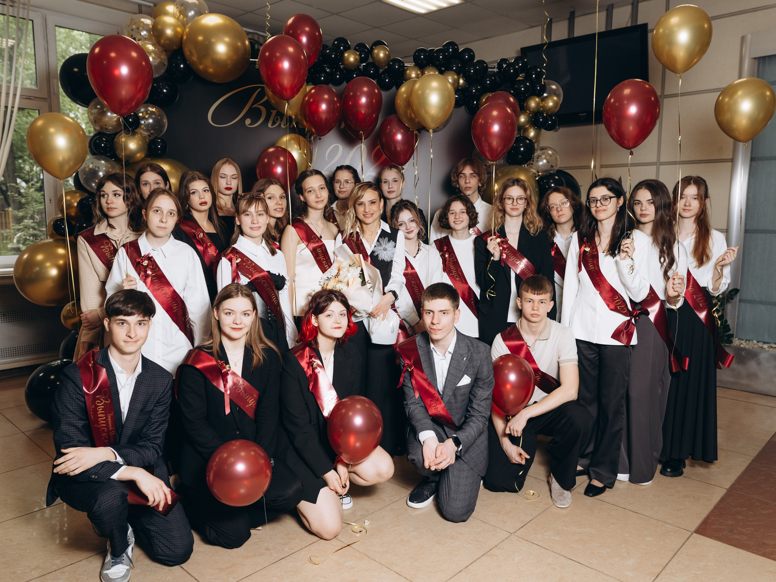 Последний звонок концерт+ фотозона. Фотограф Людмила Оюн