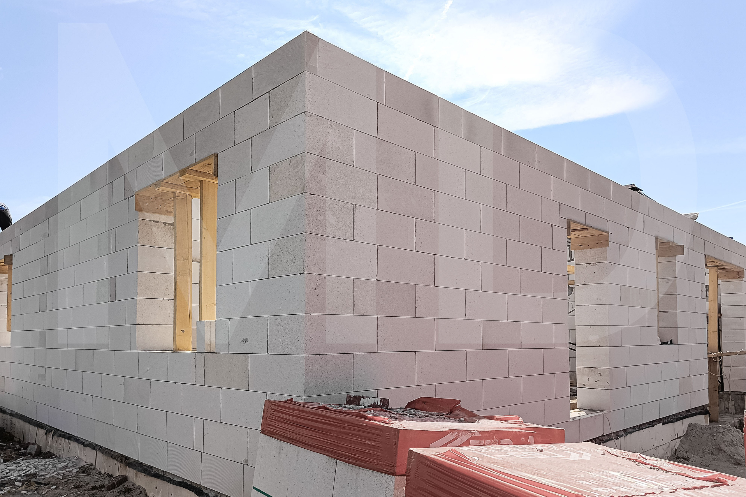 Стены второго этажа из газобетона на объекте МД-003 в Чепелево 