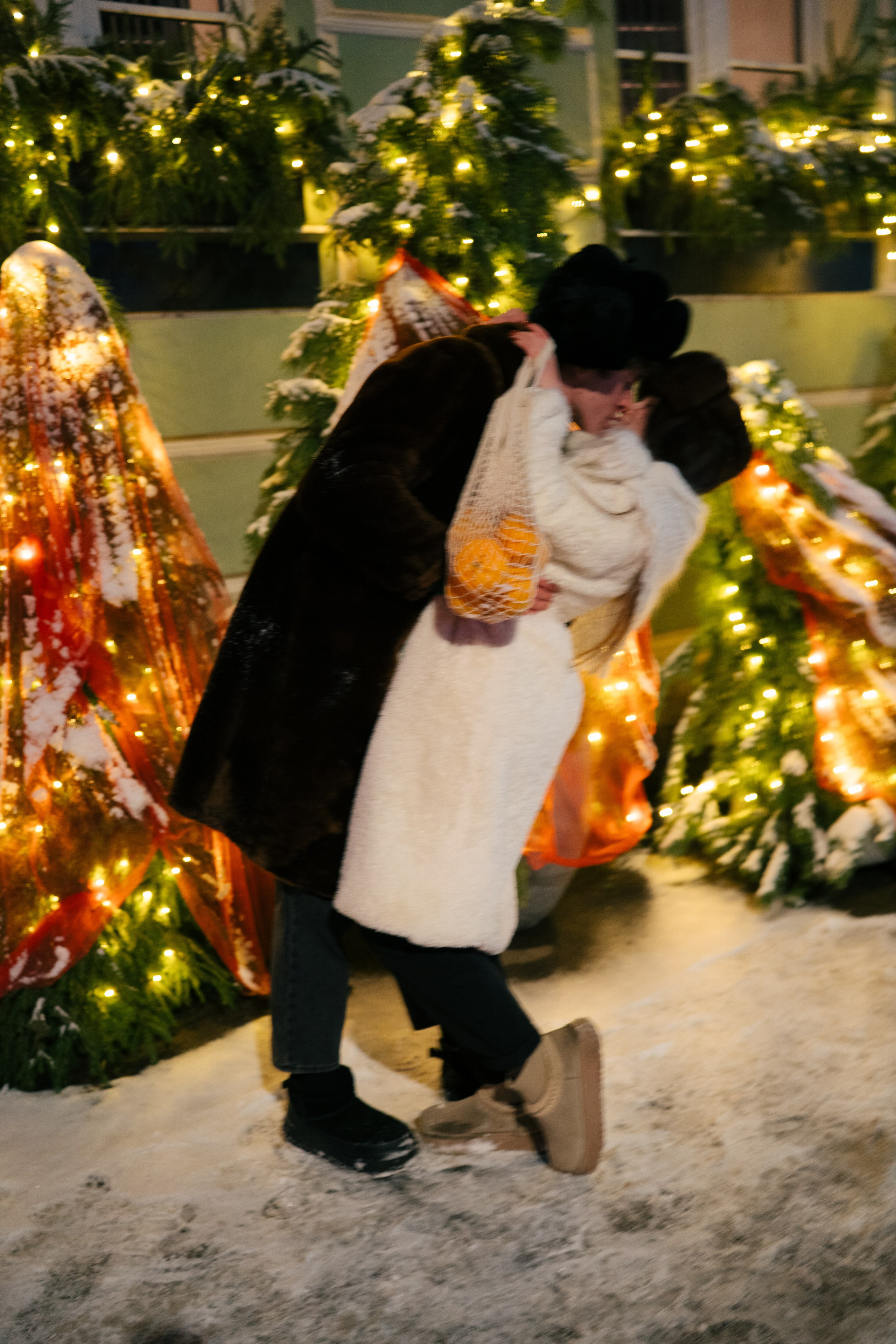 НОВОГОДНЯЯ ПРОГУЛКА ПАРЫ ПО ЧЕРНЫШЕВСКОЙ ПЕРЕД НОВЫМ ГОДОМ. Профессиональный фотограф, Санкт-Петербург — Виктория Богомолова