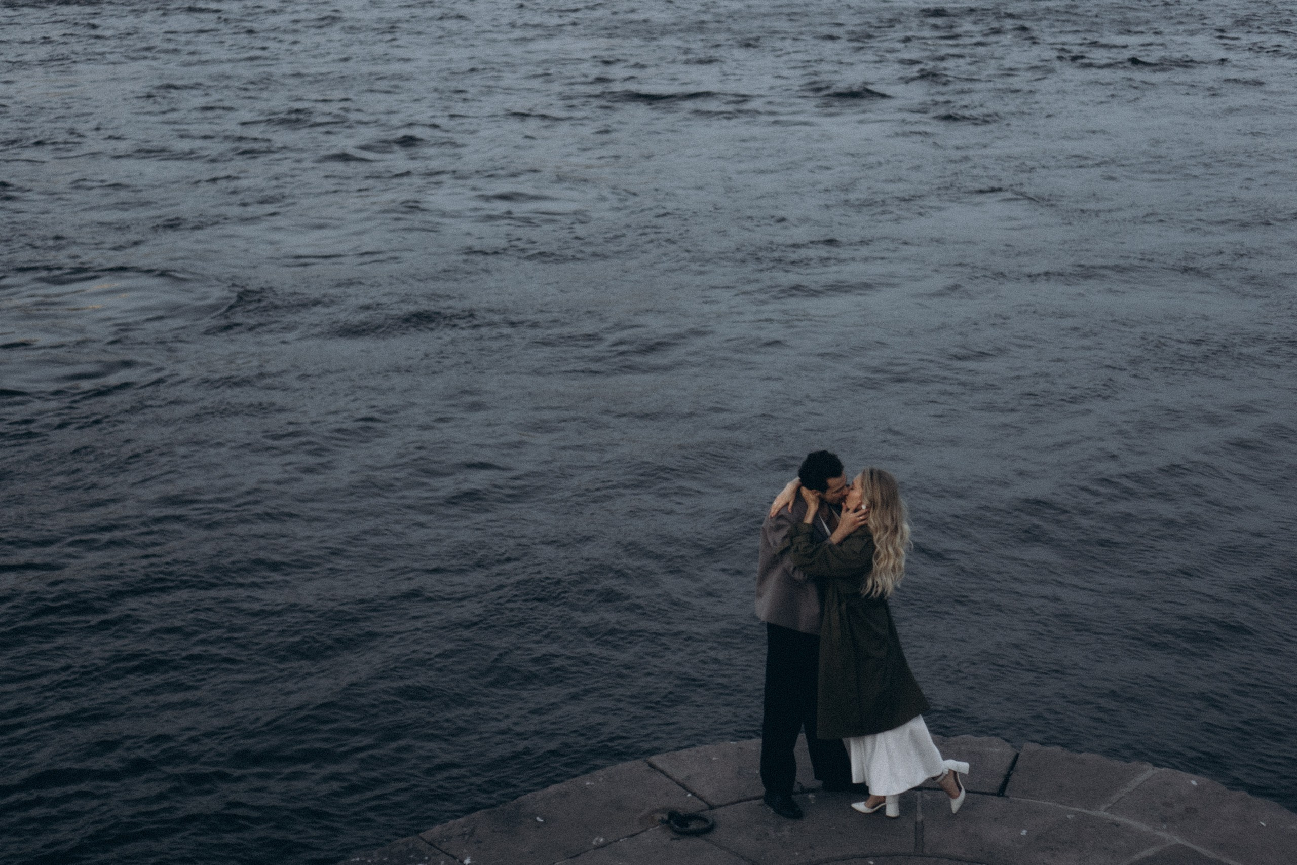 СВАДЕБНАЯ СЬЕМКА ПАРЫ НА РАССВЕТЕ В БЕЛЫЕ НОЧИ И ПРОГУЛКА С РАЗВОДНЫМИ МОСТАМИ И ПИКНИК ВОЗЛЕ ИСАКИЕВСКОГО СОБОРА. Профессиональный фотограф, Санкт-Петербург — Виктория Богомолова