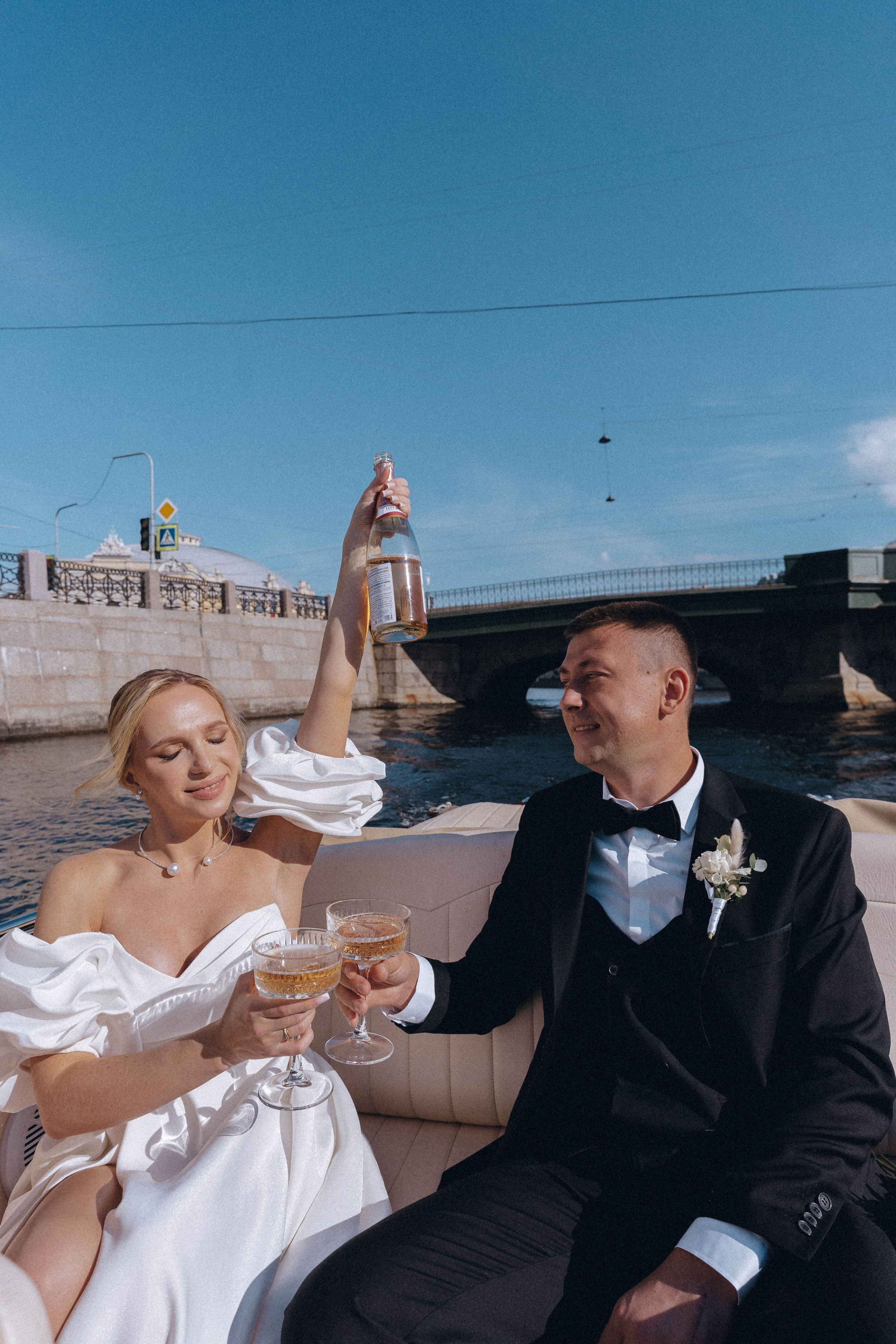 СВАДЕНБНАЯ СЬЕМКА НА КАТЕРЕ ПО КАНАЛАМ САНКТ-ПЕТЕРБУРГА И В АКВАТОРИИ НЕВЫ. Профессиональный фотограф, Санкт-Петербург — Виктория Богомолова