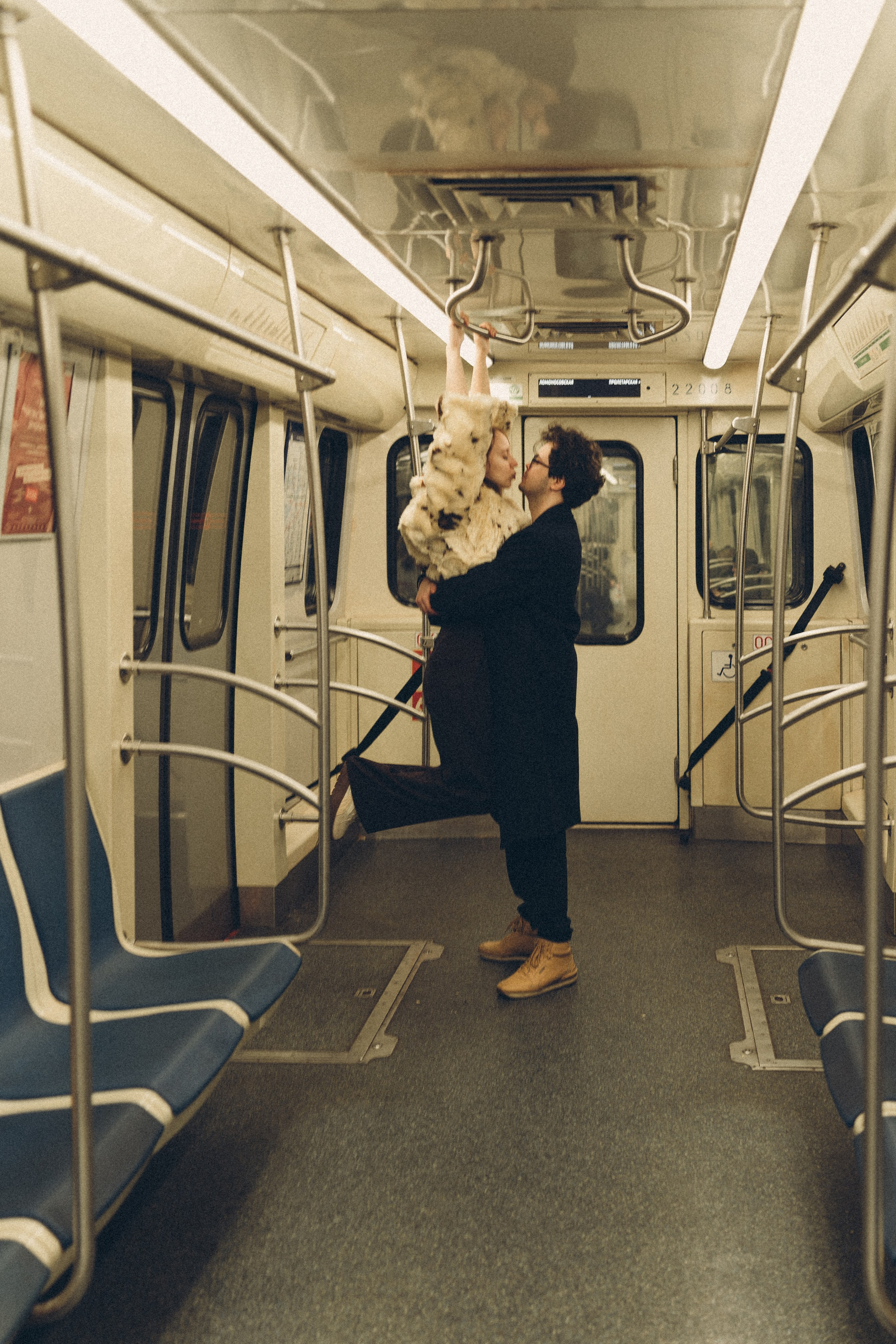 НОВОГОДНЯЯ ФОТОСЕСИИЯ ПАРЫ В МЕТРО ЛЮБОВЬ. Профессиональный фотограф, Санкт-Петербург — Виктория Богомолова
