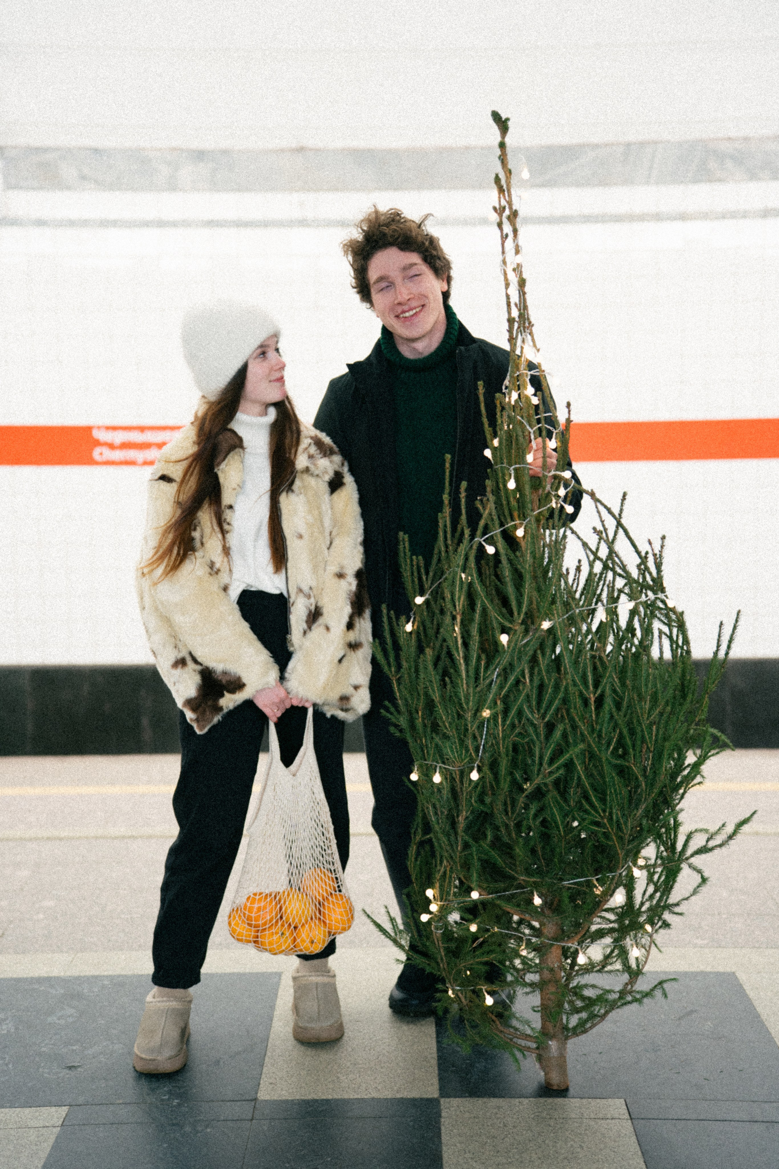 НОВОГОДНЯЯ ПРОГУЛКА ПАРЫ ПО ЧЕРНЫШЕВСКОЙ ПЕРЕД НОВЫМ ГОДОМ. Профессиональный фотограф, Санкт-Петербург — Виктория Богомолова