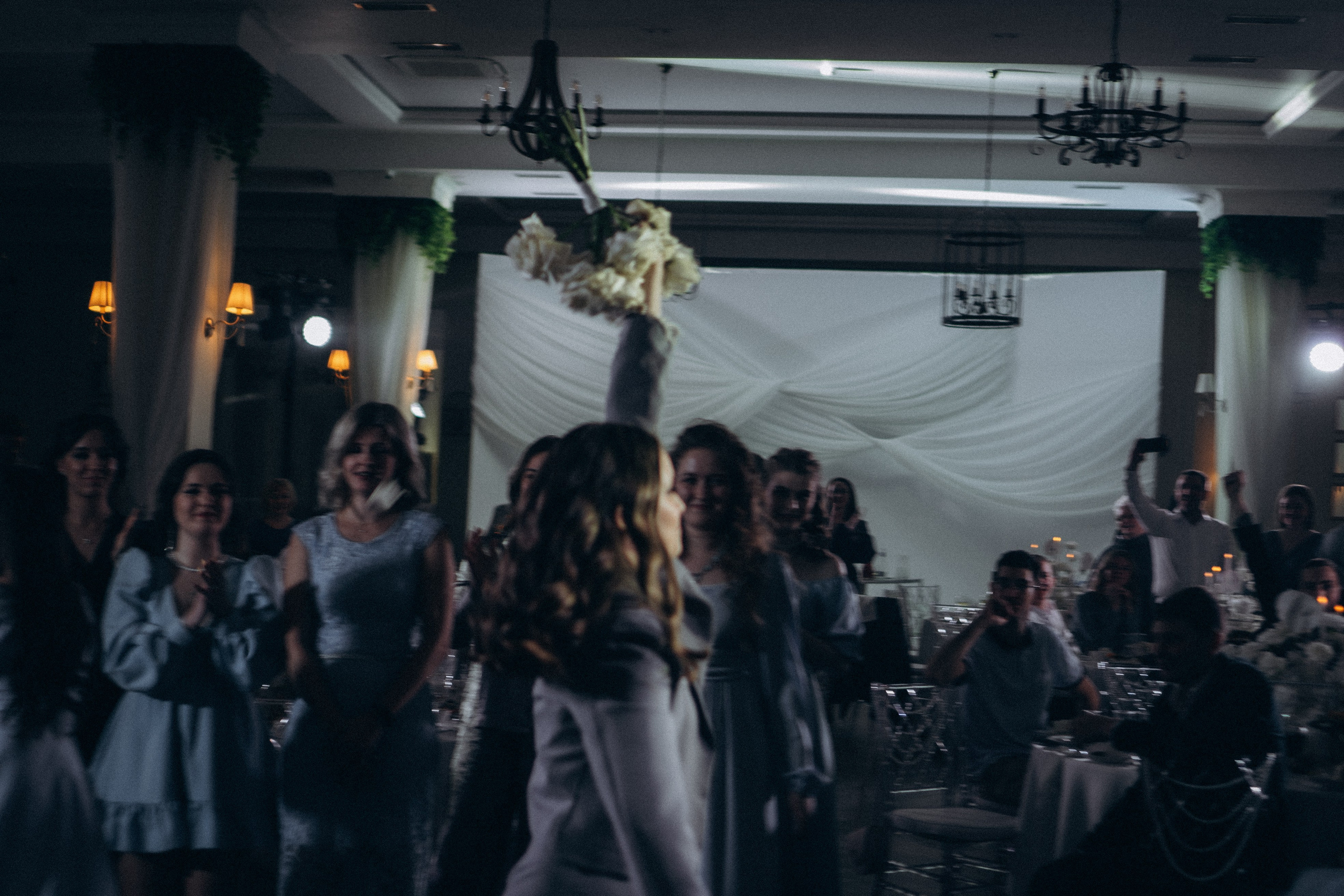 СВАДЕБНАЯ СЬЕМКА СБОРОВ В ОТЕЛЕ И ВЫЕЗД НА ЦЕРЕМОНИЮ (СНЯТО В СИБИРЕ В НИЖНЕВАРТОВСКЕ). Профессиональный фотограф, Санкт-Петербург — Виктория Богомолова