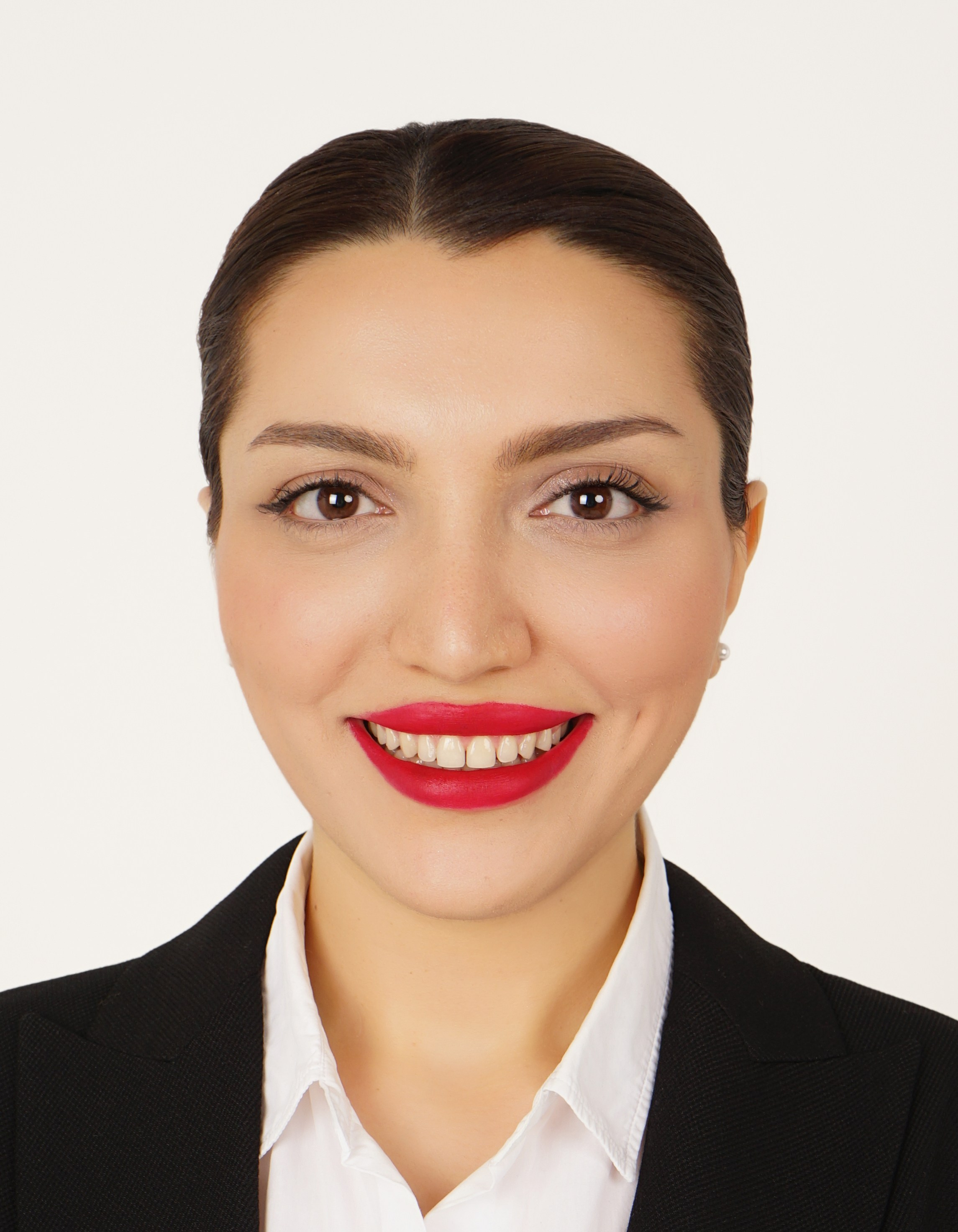 Съёмка для резюме Emirates / Etihad и др. Женский фотограф в Химках Алёна Ленёва