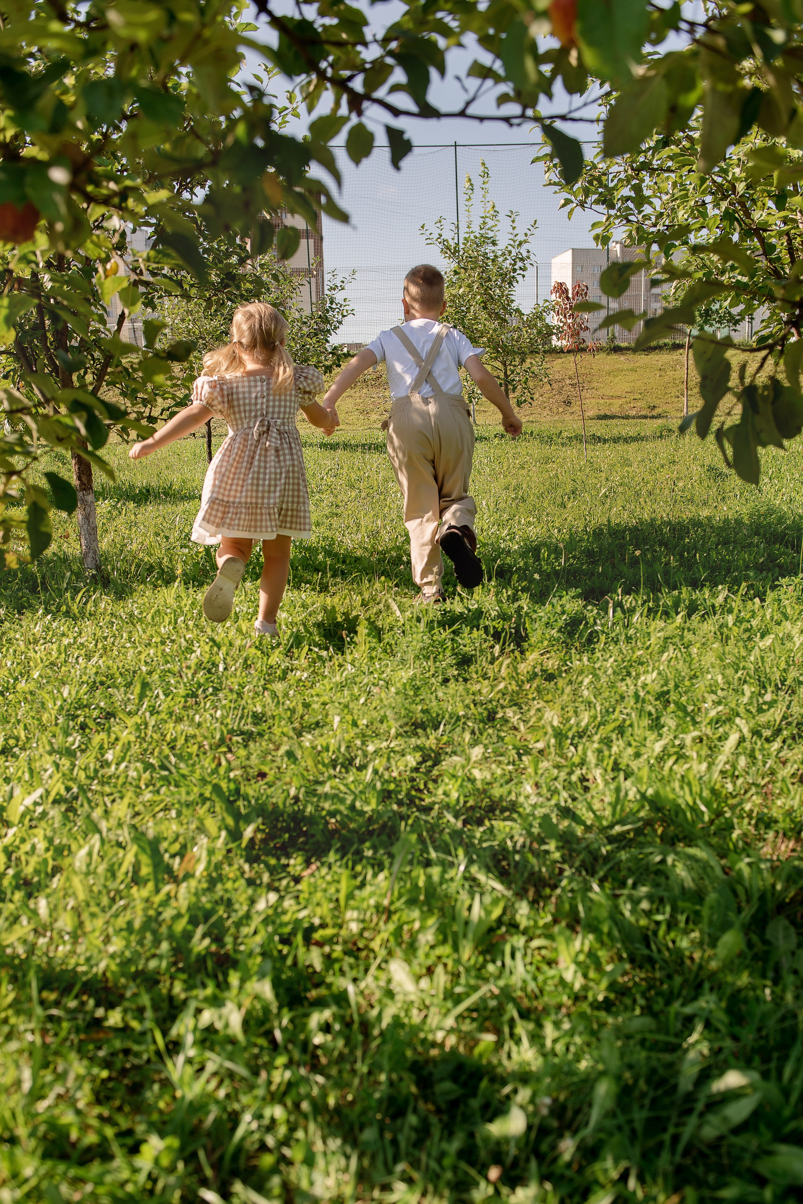Яблоневый сад. Детский фотограф в Долгопрудном и Москве