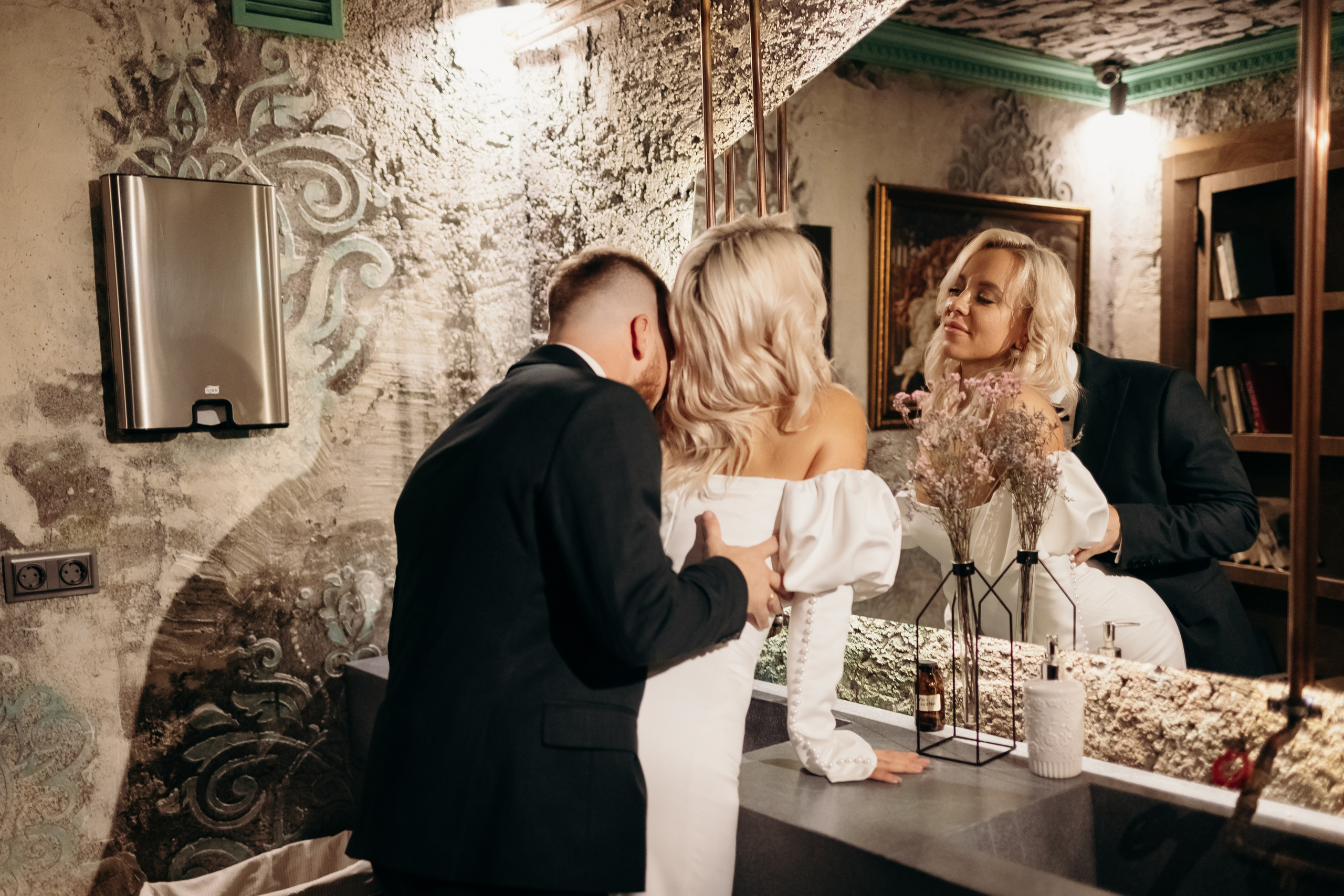 Александр и Елена (сборы, ресторан). Фотограф свадебный семейный в Красноярске Шукшина Наталья