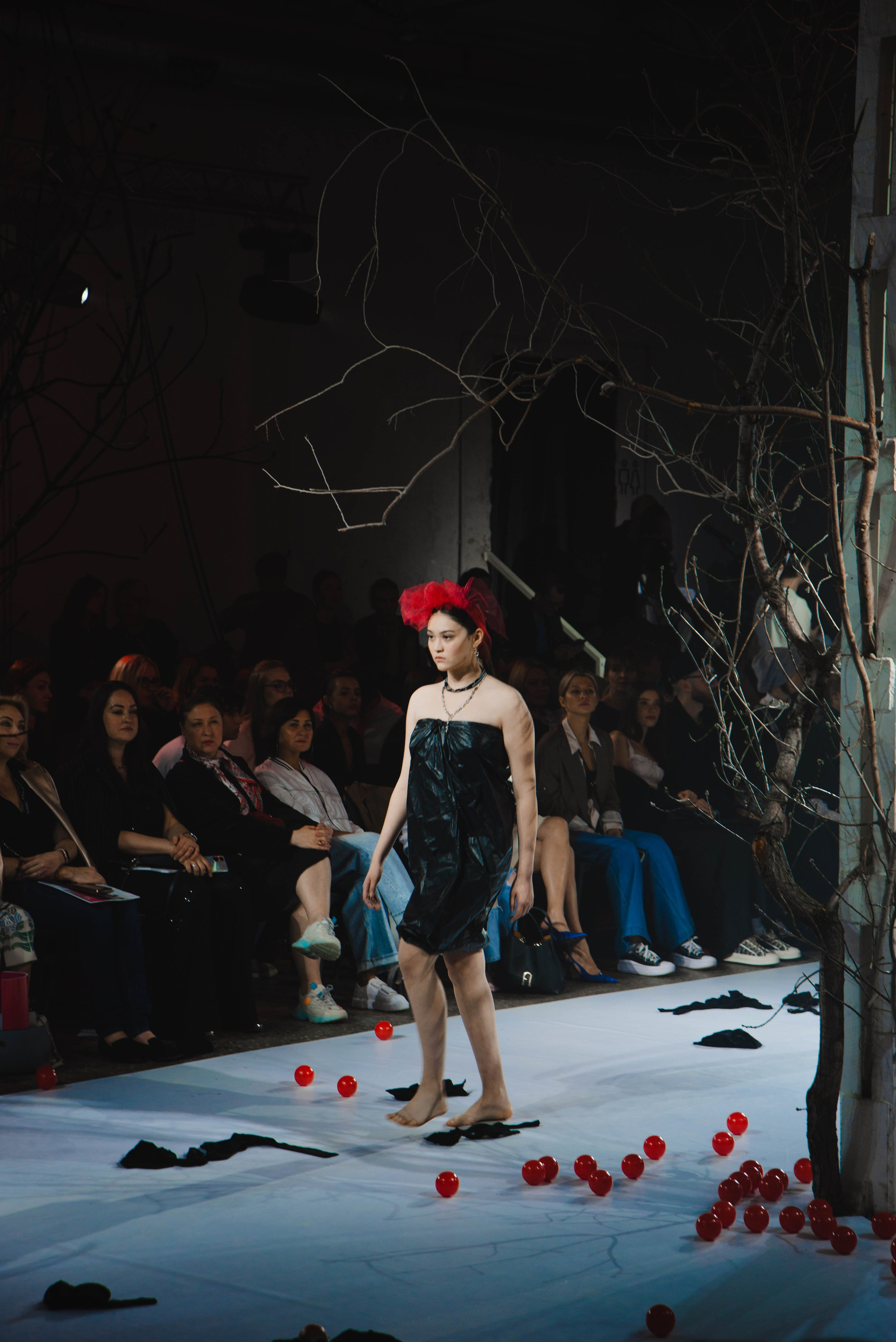 Показ «Красный Шум». Ксения Glossa. Портретный и репортажный фотограф в Самаре