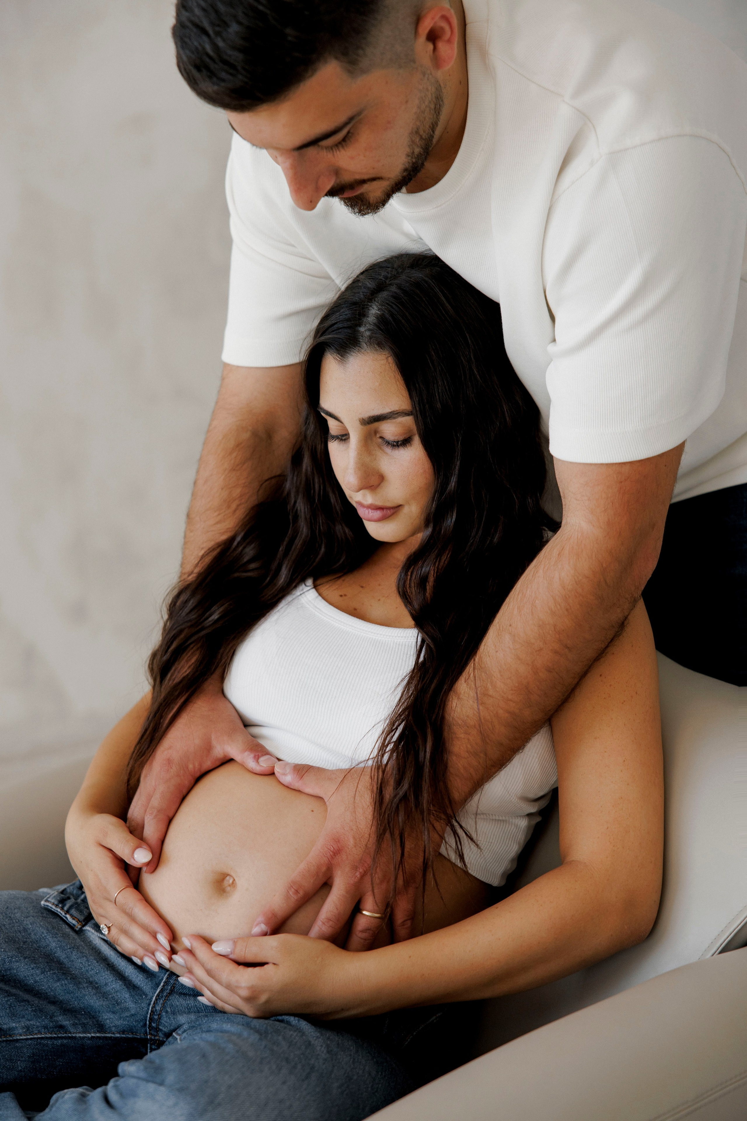 Pregnancy photoshoot inside the Grey Studio. Главная