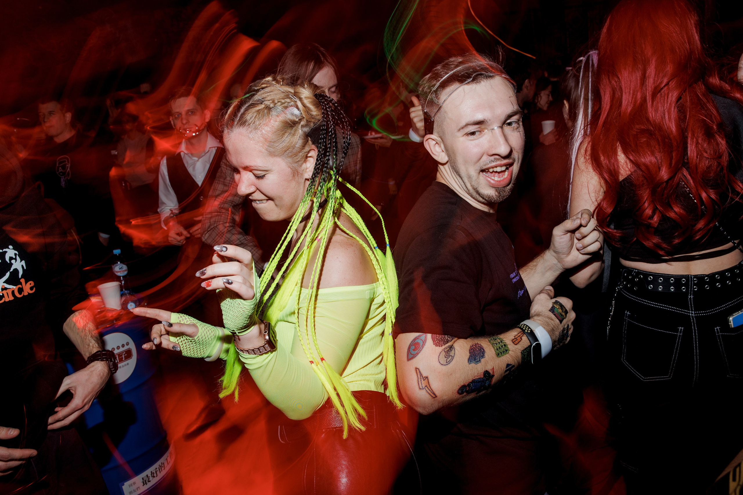 Hitech / Мутабор «Дельфин». Свадебный и семейный фотограф