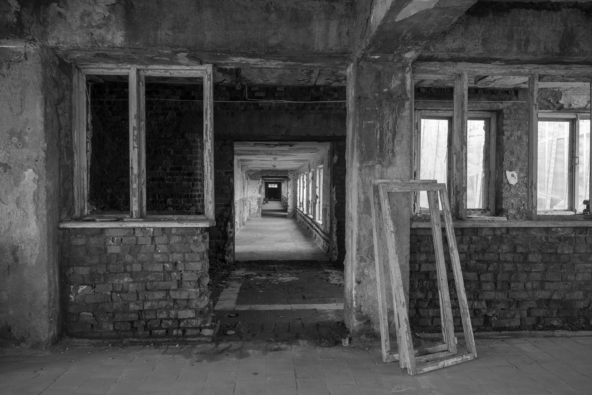 Школа № 1, г. Беслан. Была захвачена террористами 1 сентября 2004 года. Фотограф Алексей Скоробогатько