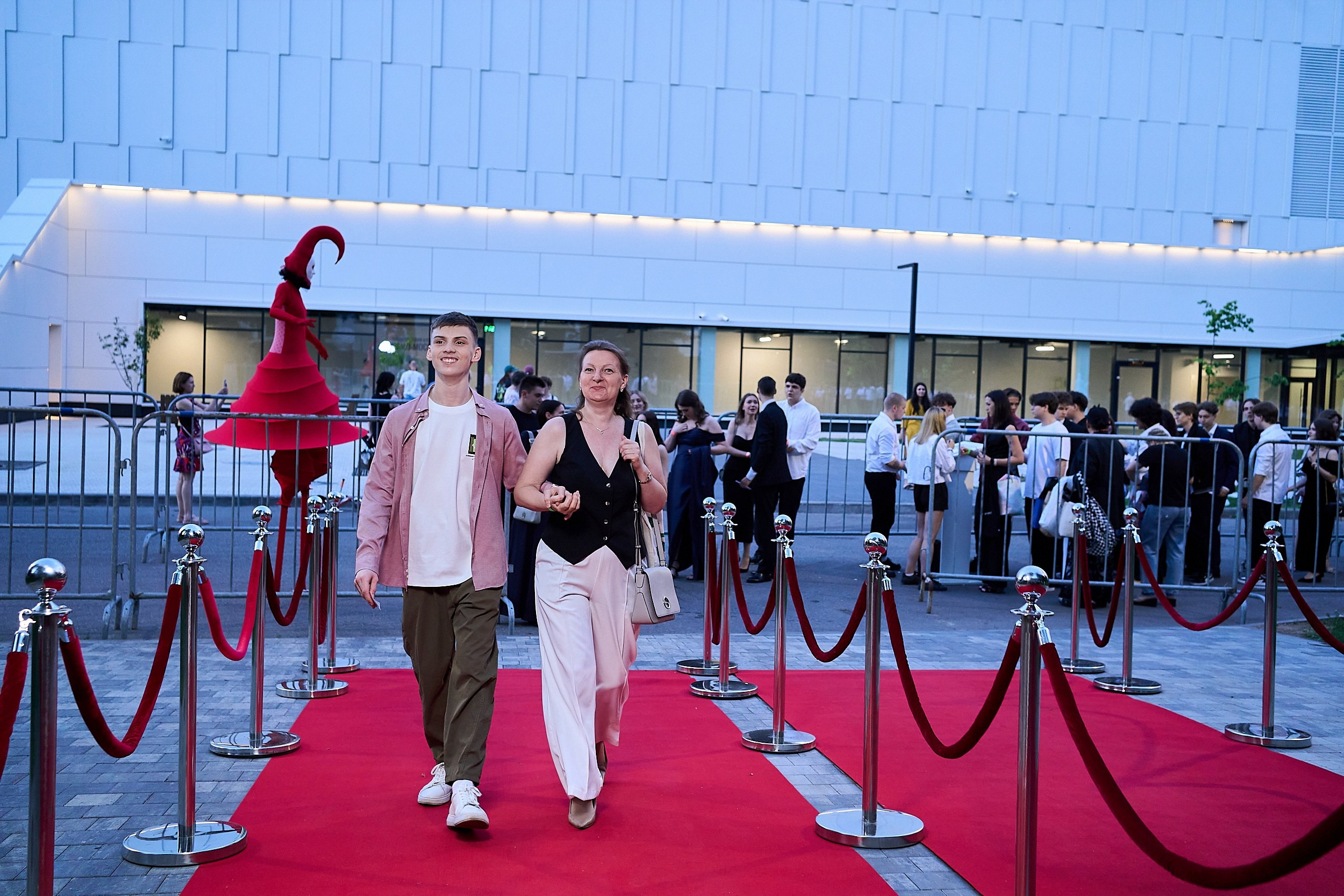 Выпускной 2024 концертный зал Академия ВТБ. Фотограф и Видеограф в Москве. Олег Корушев