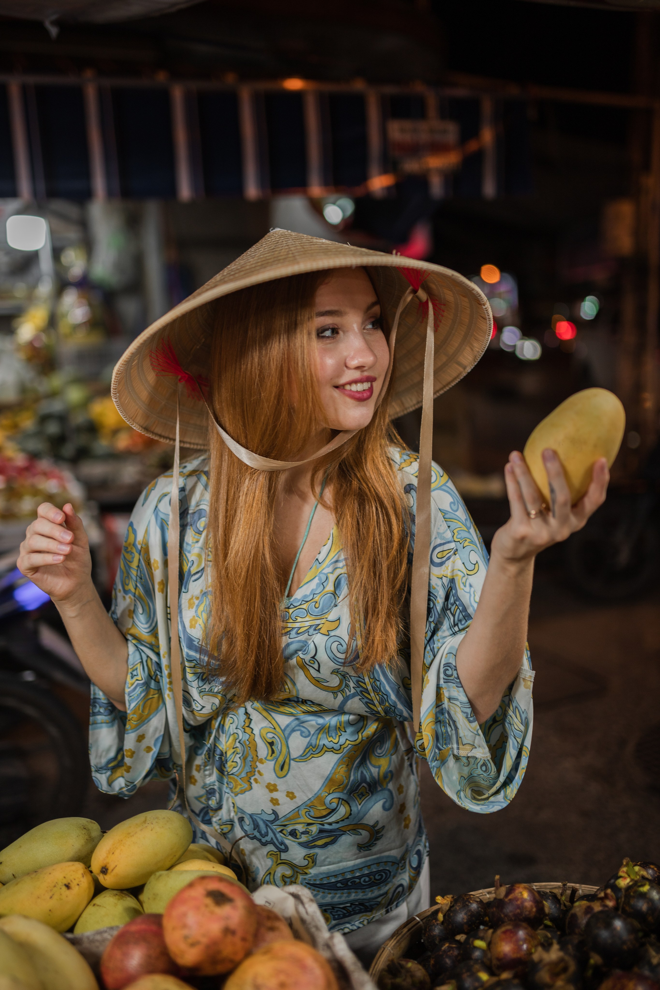 Елизавета на улицах Вьетнама. Главная