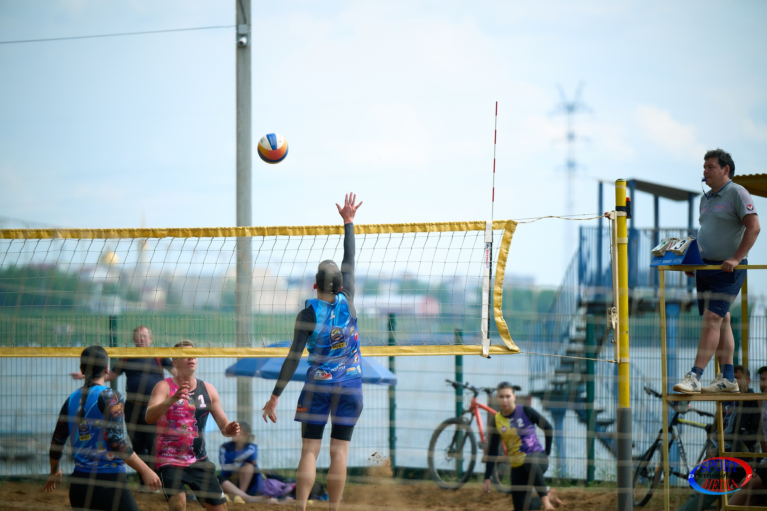 Пляжный волейбол. ПРИВОЛЖСКАЯ ЛИГА MIXT Ижевск 18.05.2025. Спортивный репортажный фотограф в Ижевске Сергей Мерзляков