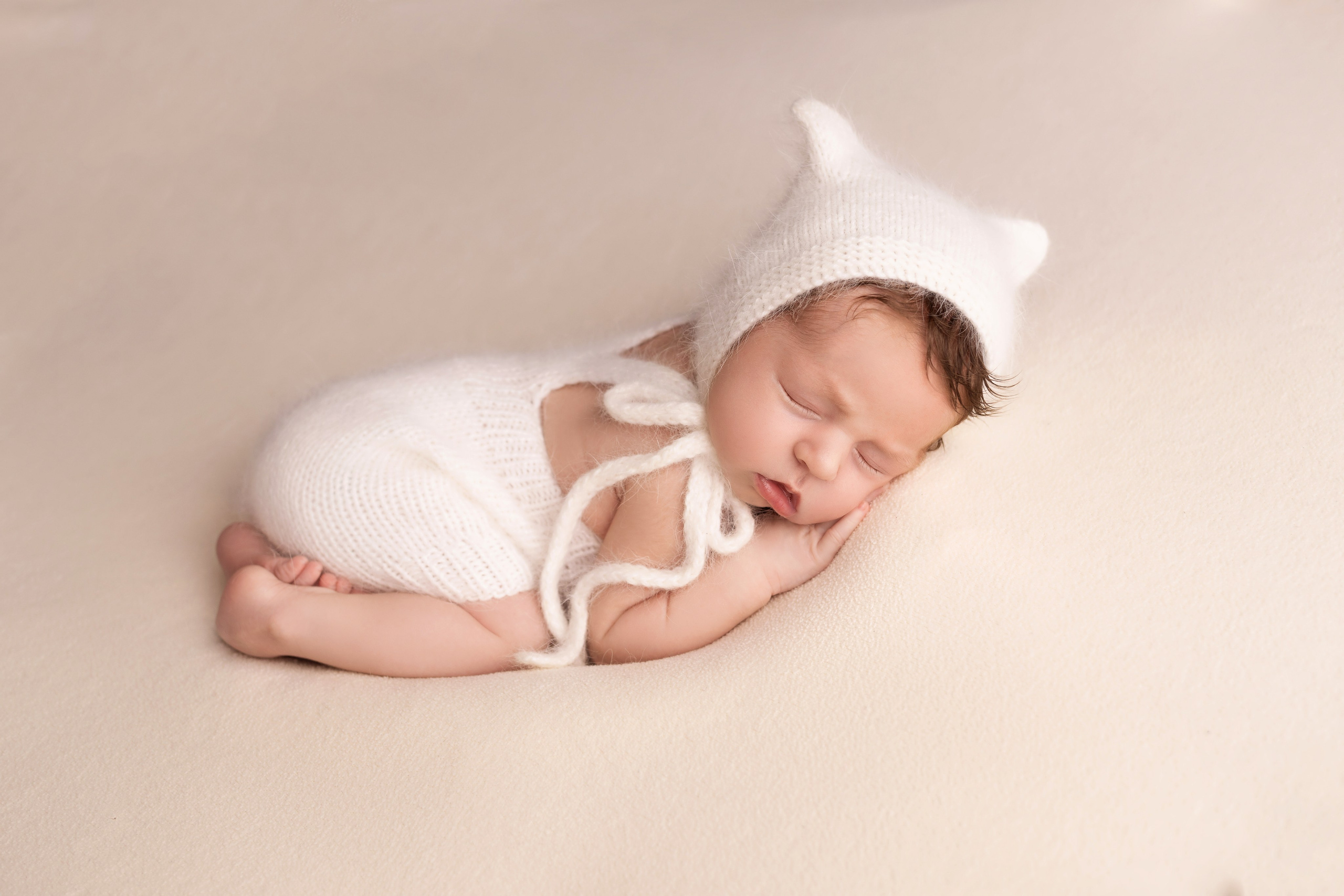 Классическая фотосессия малыша. Фотограф новорожденных малышей в Омске и Омской области Эльвира Камаева