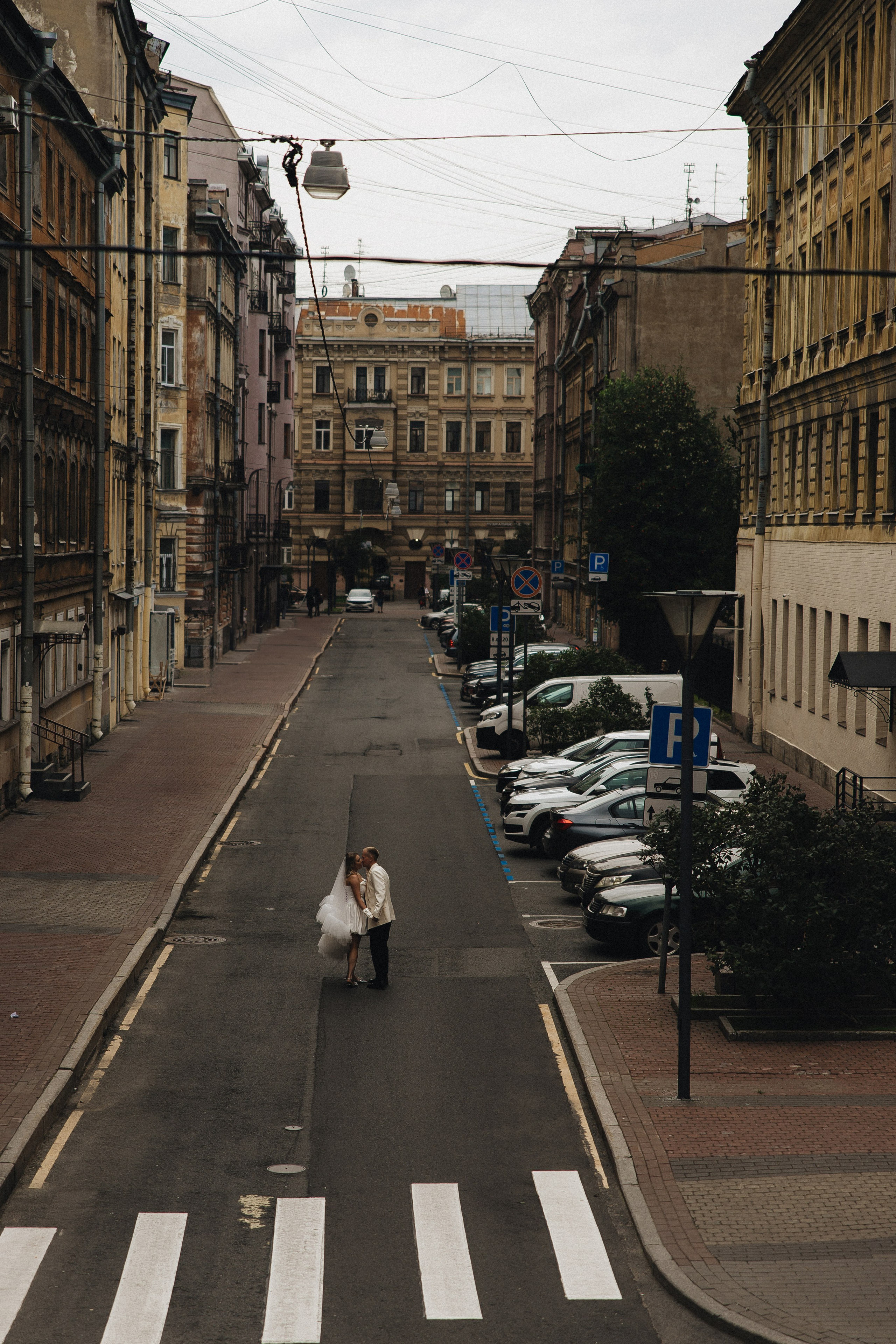 Когда я впервые увидел тебя, этот смех, ты мне напомнила по-моему сразу всех. Свадебный фотограф в Санкт-Петербурге Баженова Алина