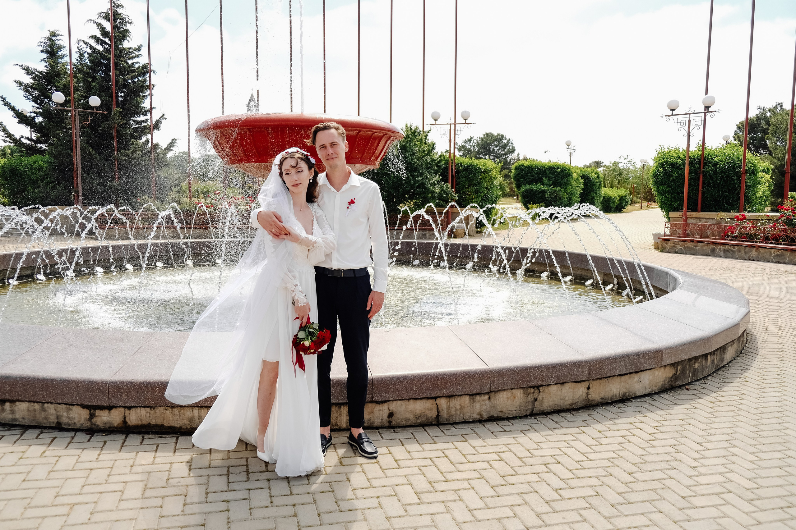 О+Д (ЗАГС, прогулка Центр и Парк Победы, банкет). Профессиональная фотосъемка в Крыму. Натуральные эмоции и живые кадры. Забронируйте дату прямо сейчас!