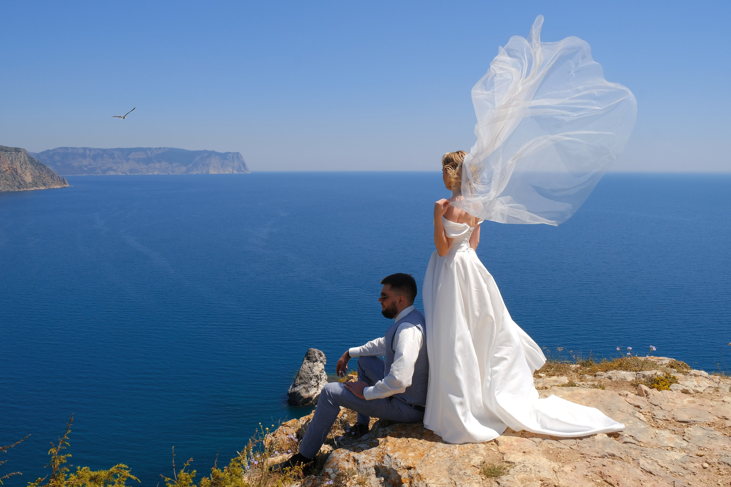 Свадебная фотосессия в Старая ялтинская дорога, фотолент. Профессиональная фотосъемка в Крыму. Натуральные эмоции и живые кадры. Забронируйте дату прямо сейчас!