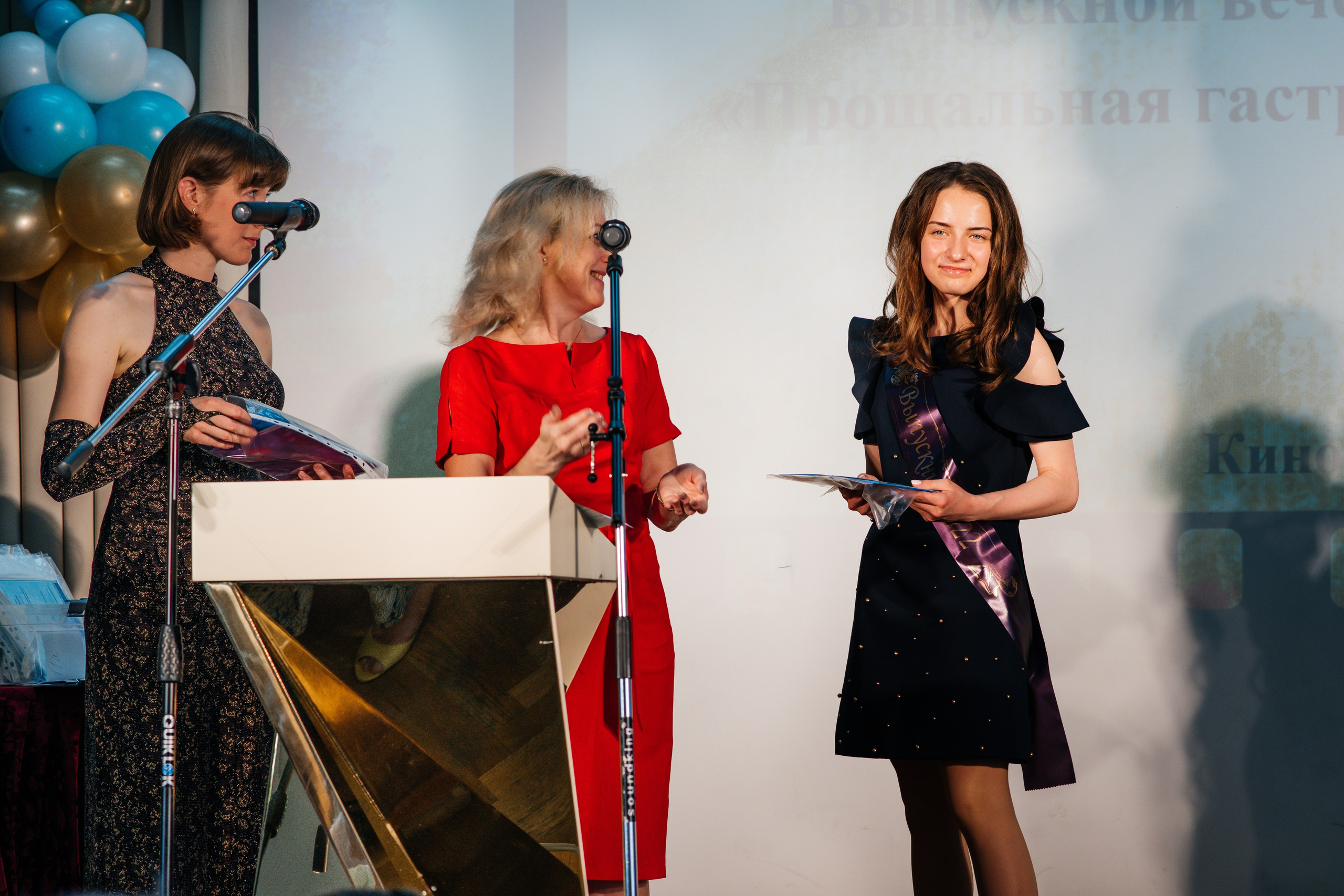 Вручение аттестатов. Выпускные альбомы в Подольске Москве и МО