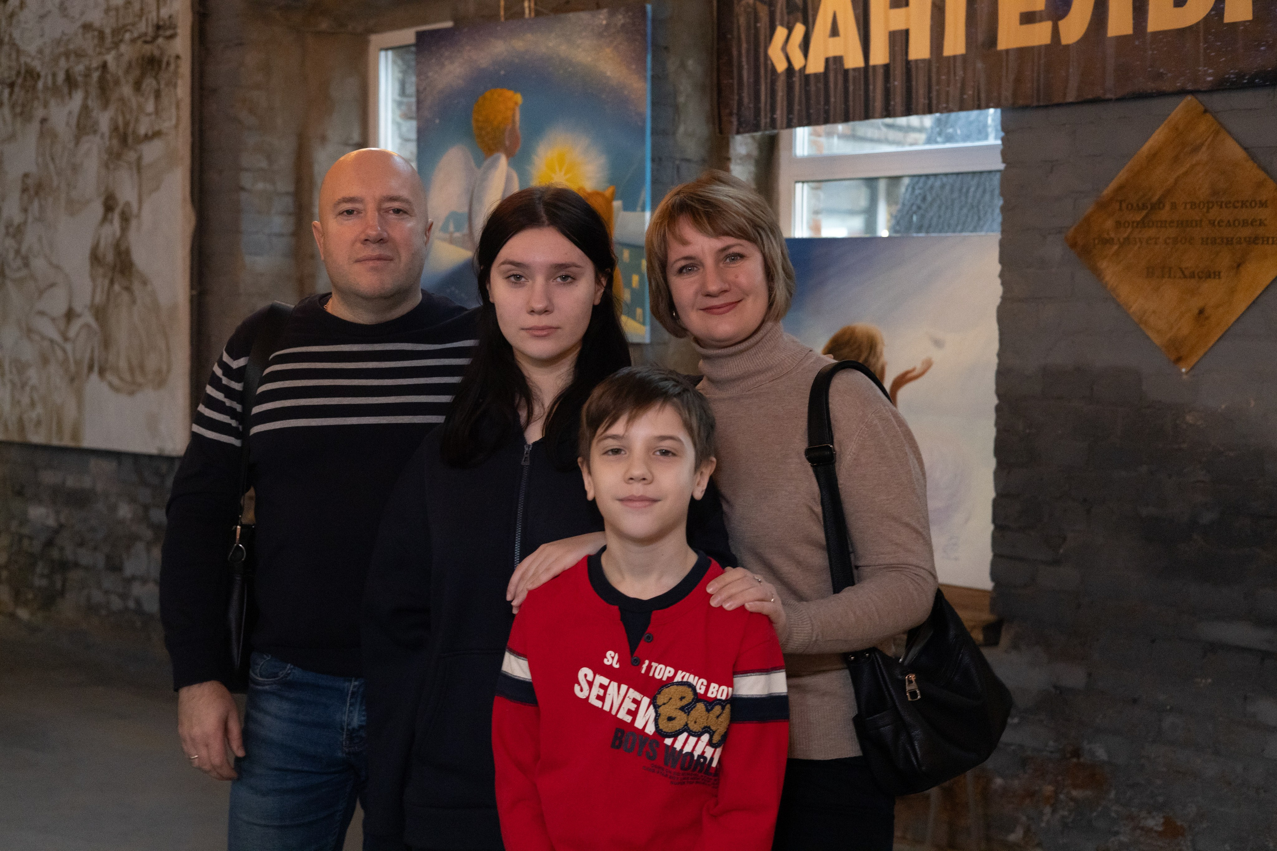 Выставка «АНГЕЛЫ МИРА». Фотограф Красноярск съемки лавстори, фотосессия в студии, портретная съемка, творческие фотосессии