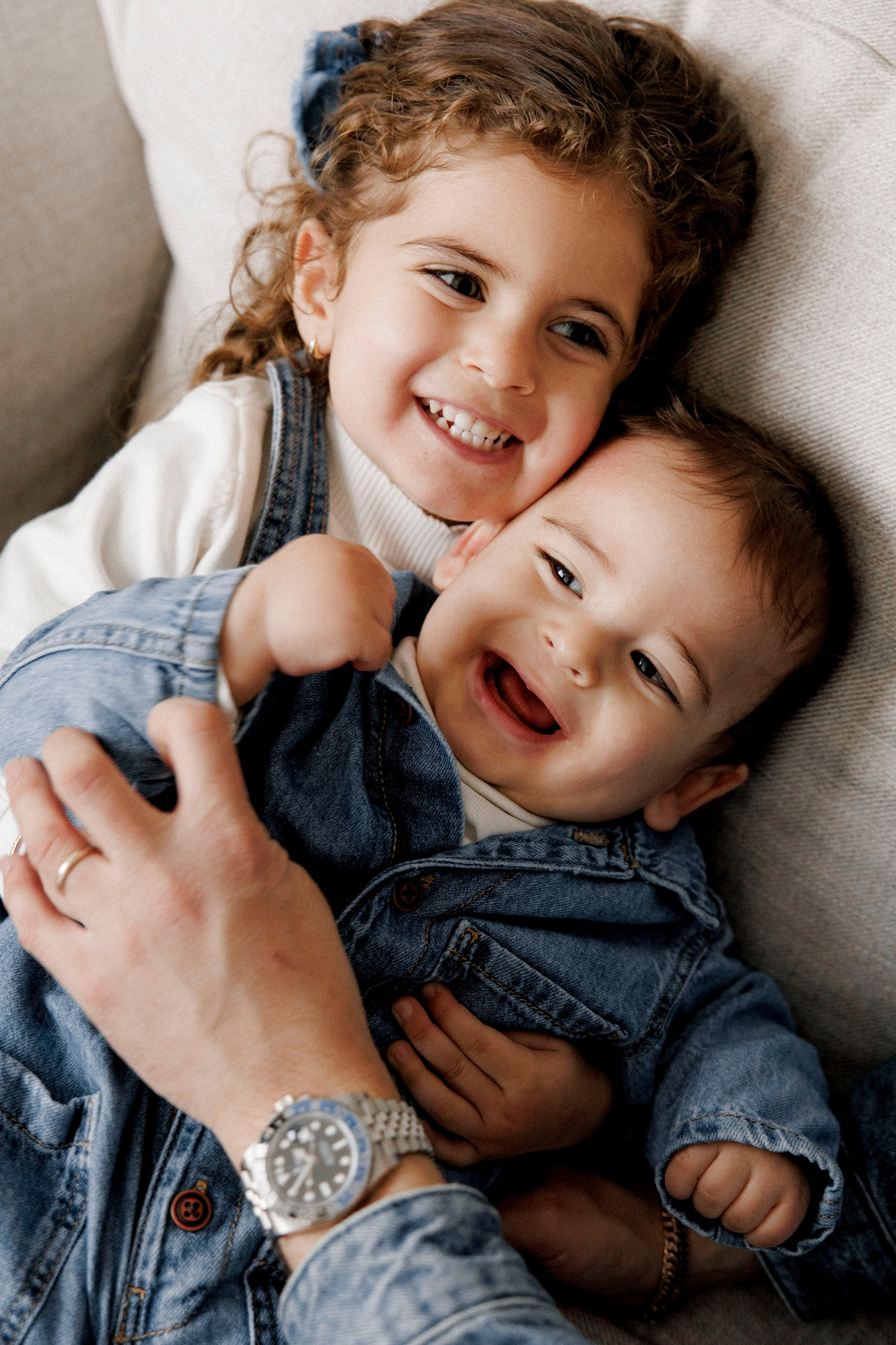Family photoshoot in White Studio. Wedding and family photographer