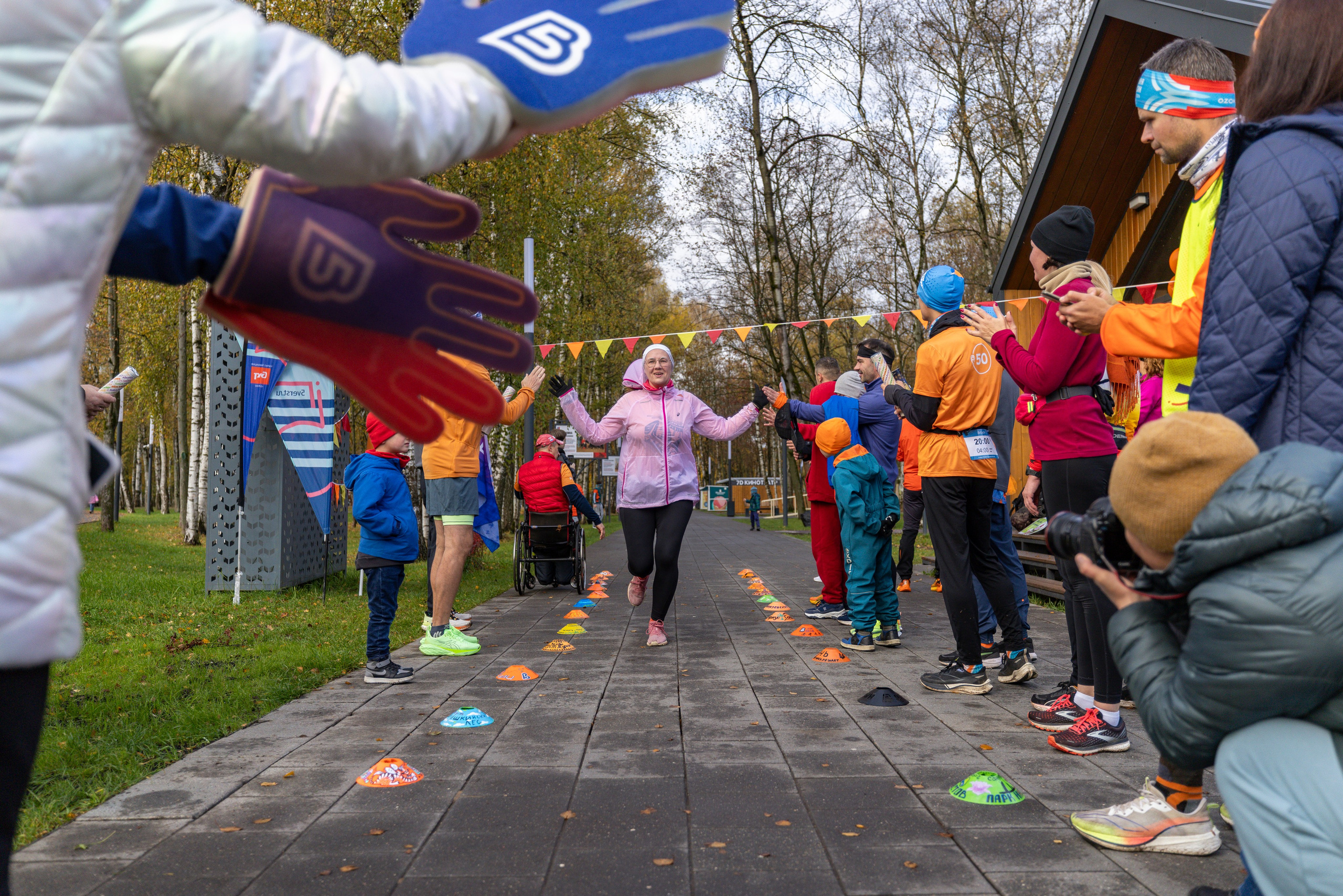 5 вёрст в городском парке Лобня 18.10.25. Фотограф Сергей Ловкий