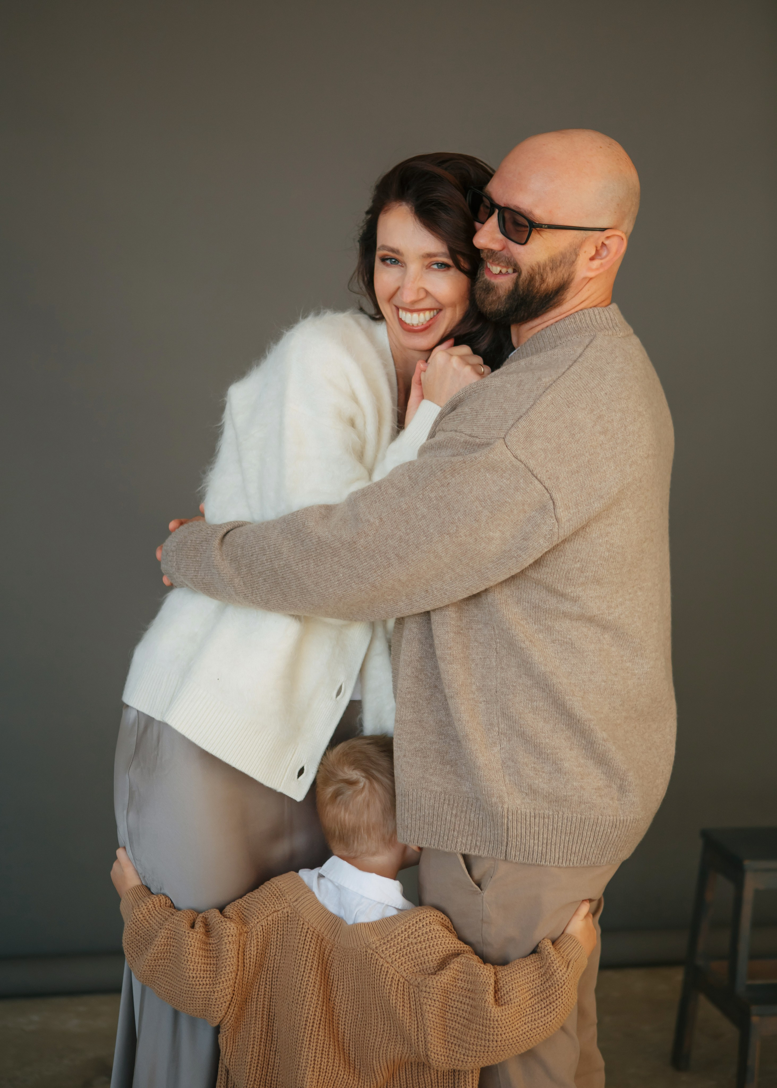 Семейная фотосессия в минималистичном стиле. Фотограф Александра Рышкова