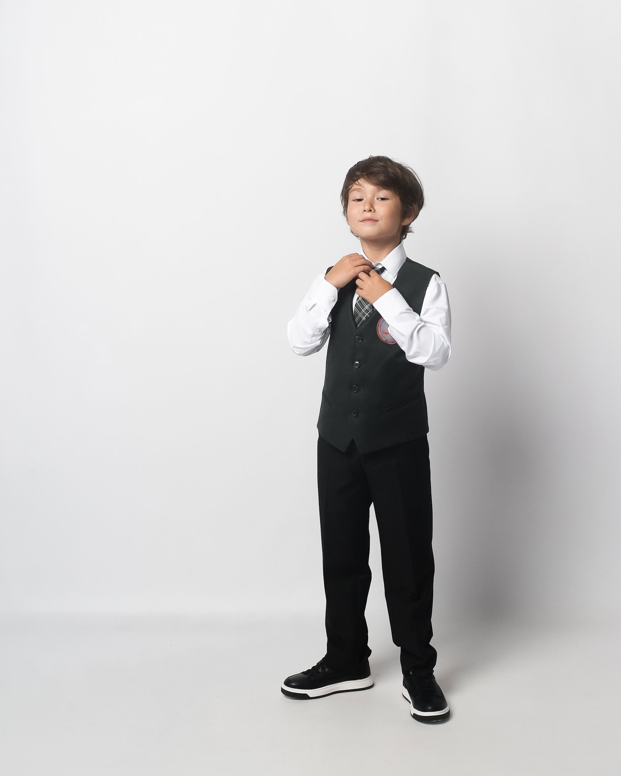 Портрет мальчика первоклассника в школьной форме