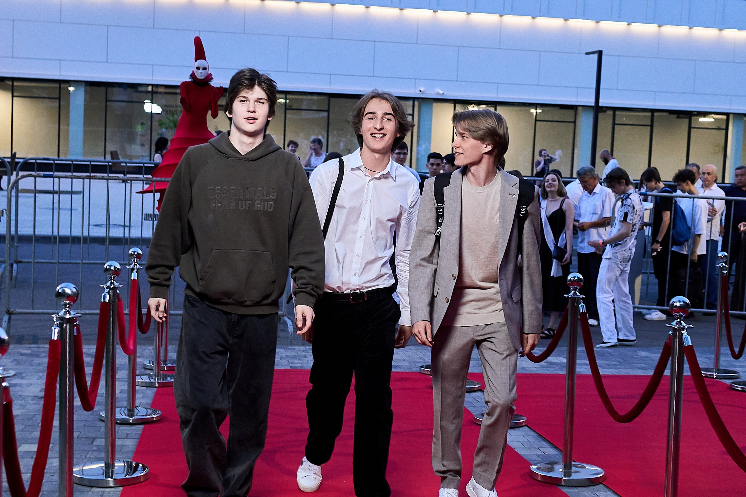 Выпускной 2024 концертный зал Академия ВТБ. Фотограф и Видеограф в Москве. Олег Корушев