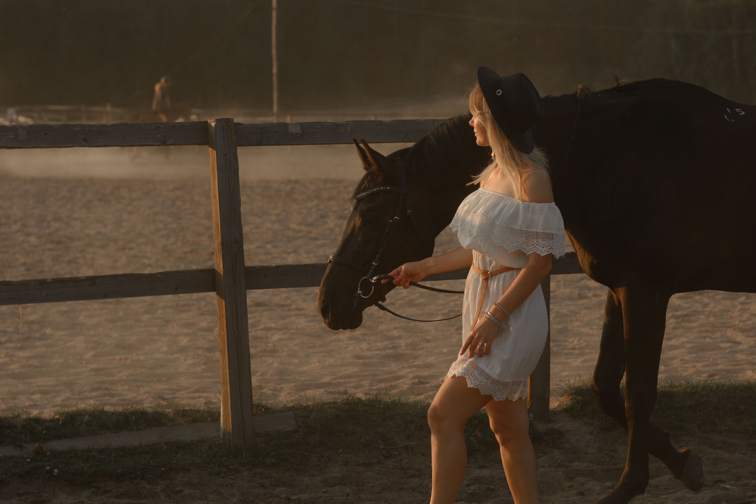 Анна. Женский портрет на конюшне. Портретный фотограф в Санкт-Петербурге Наталья Родионова