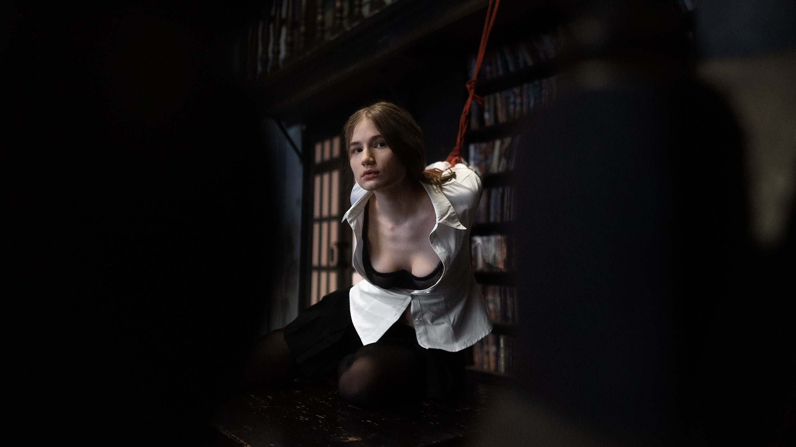 Маша, библиотека. Фотограф Никита Локтионов Москва