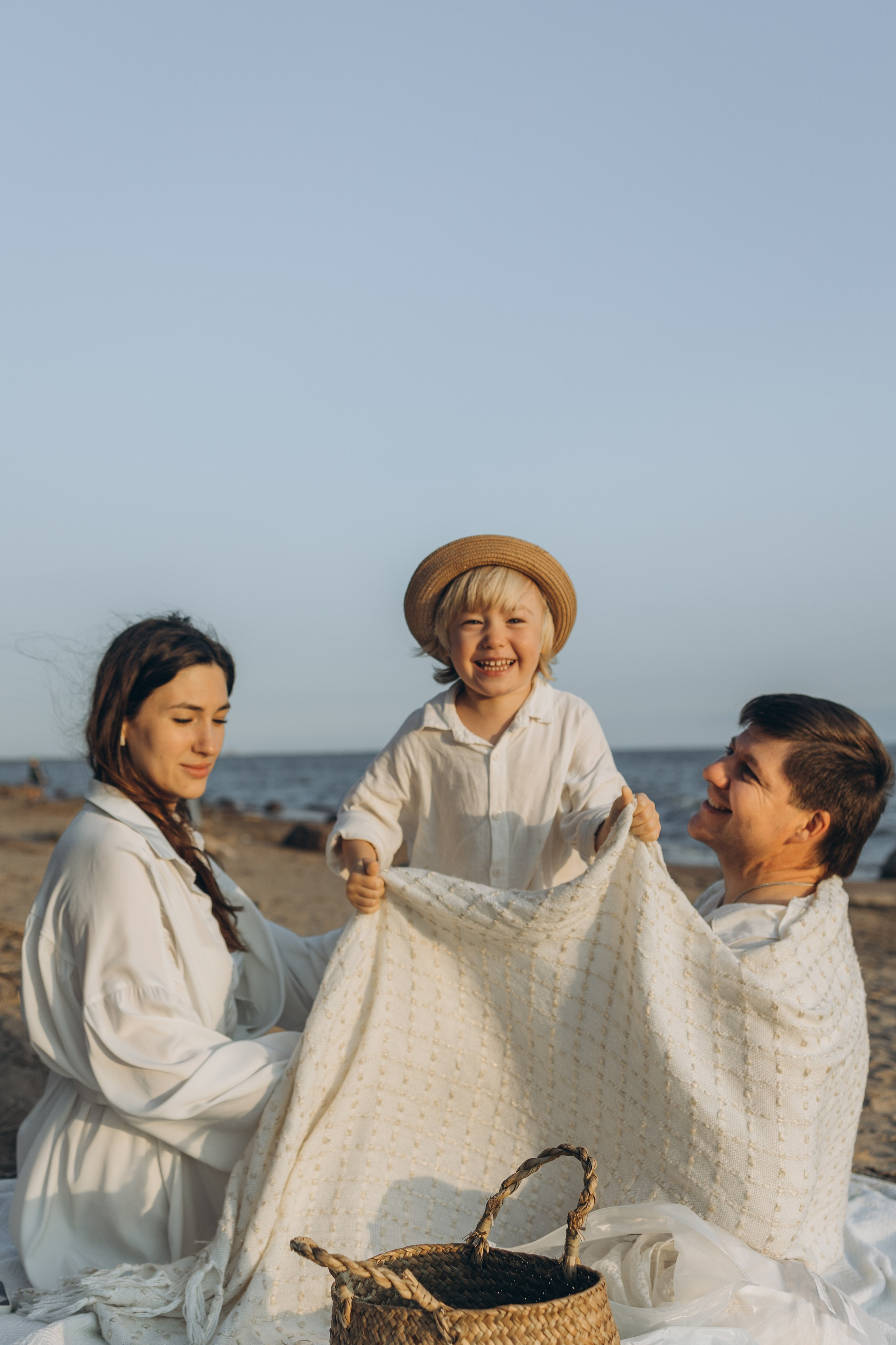 Эмилия, Дмитрий и Демид на Финском заливе. Семейный фотограф в Москве Виктория Ястребинская