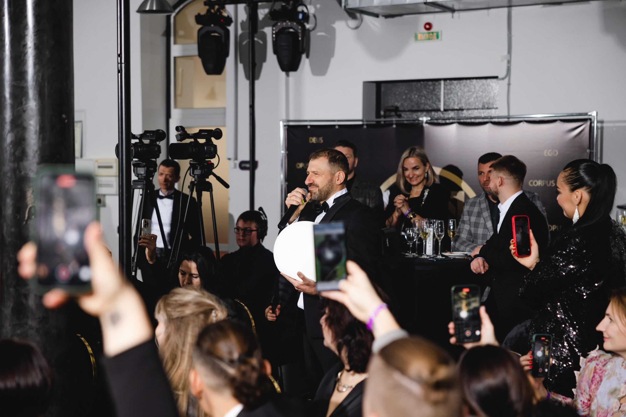 Ивенты и Конференции. Сайт с красивыми фотографиями и людьми