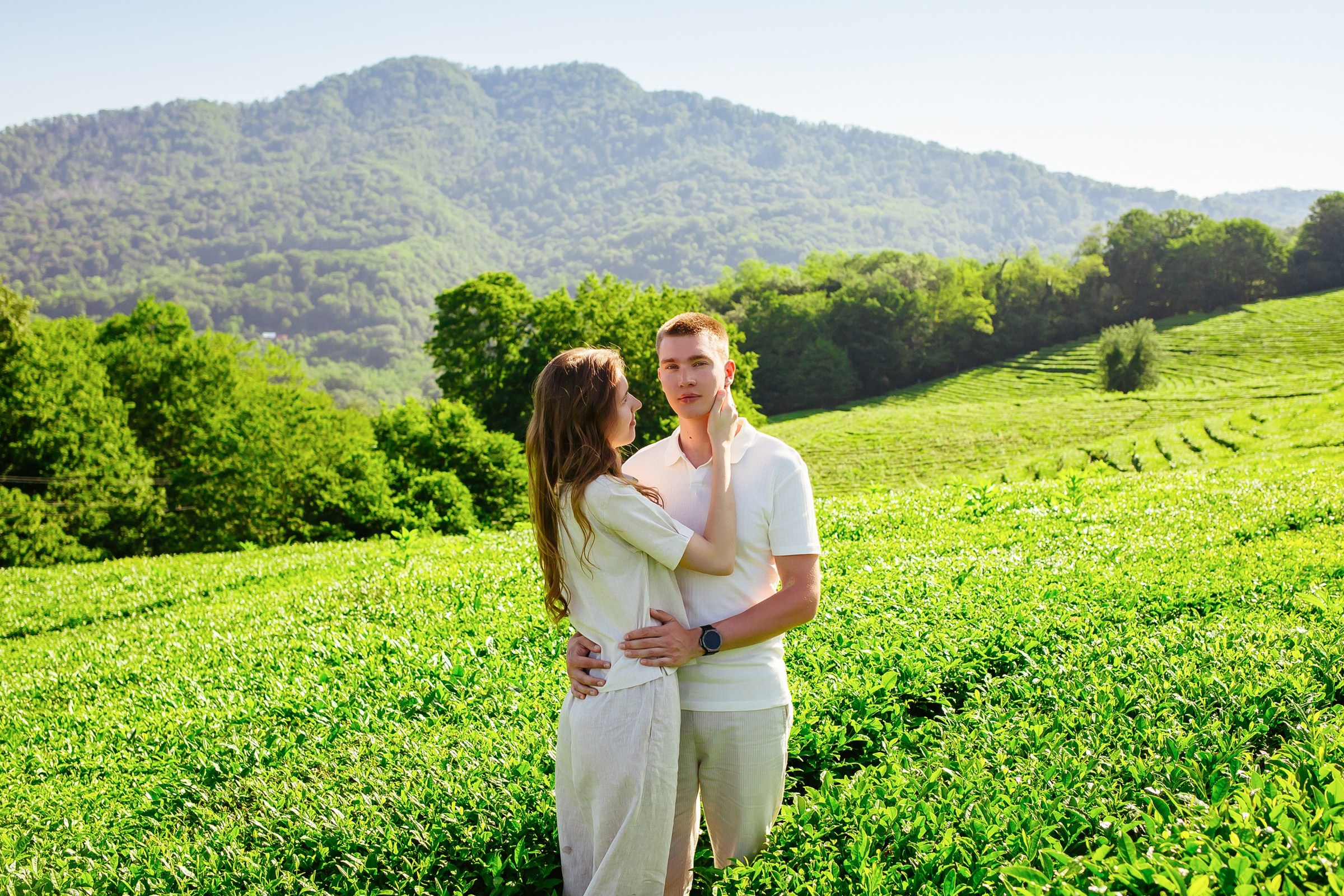 Лавстори фотосессия на чайных плантациях. Фотограф Сочи Адлер. Солькаева Анастасия