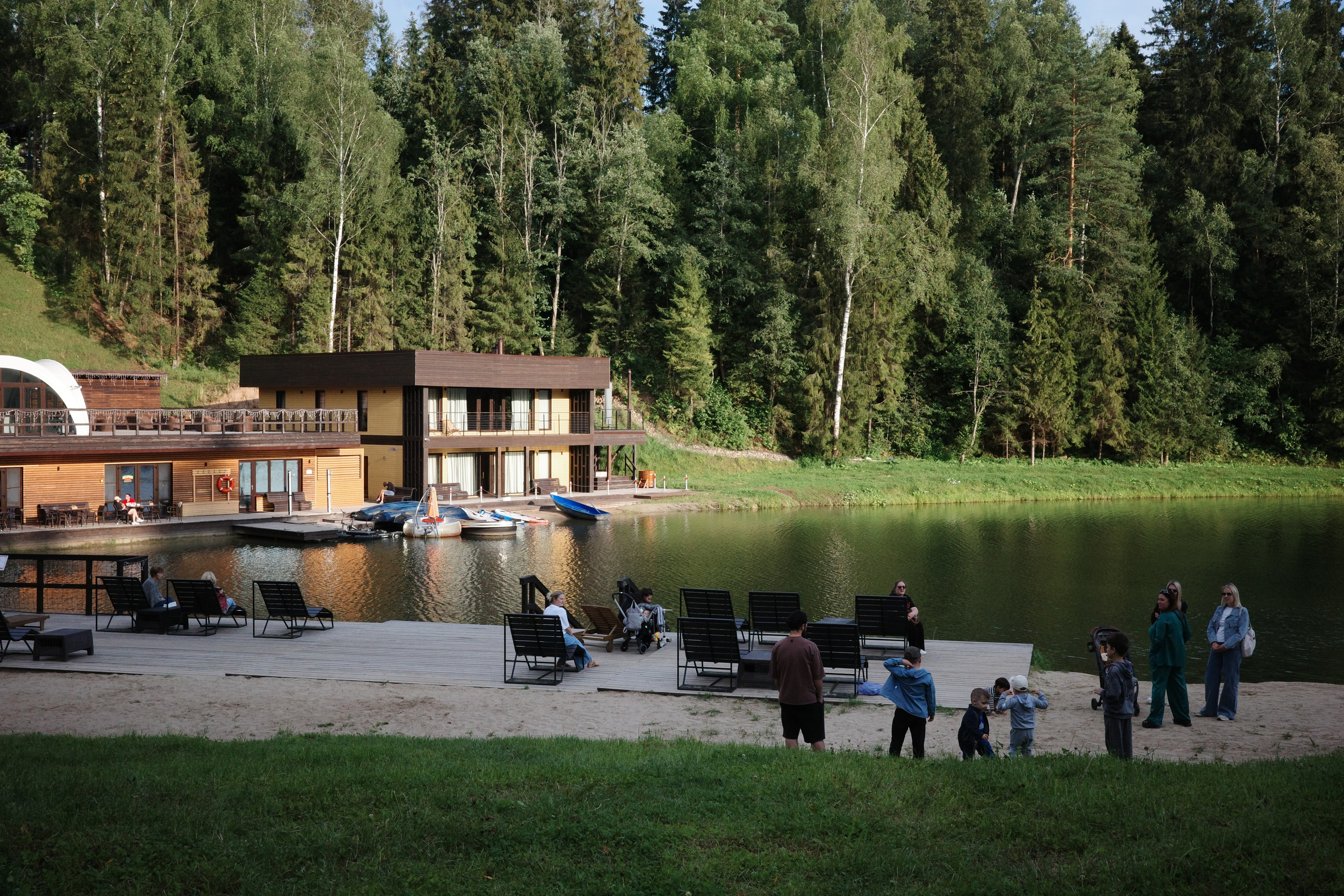 #41: Пересвет / август 2025. Проект «Фотокладовка»: блог уличной фотографии в формате street photo