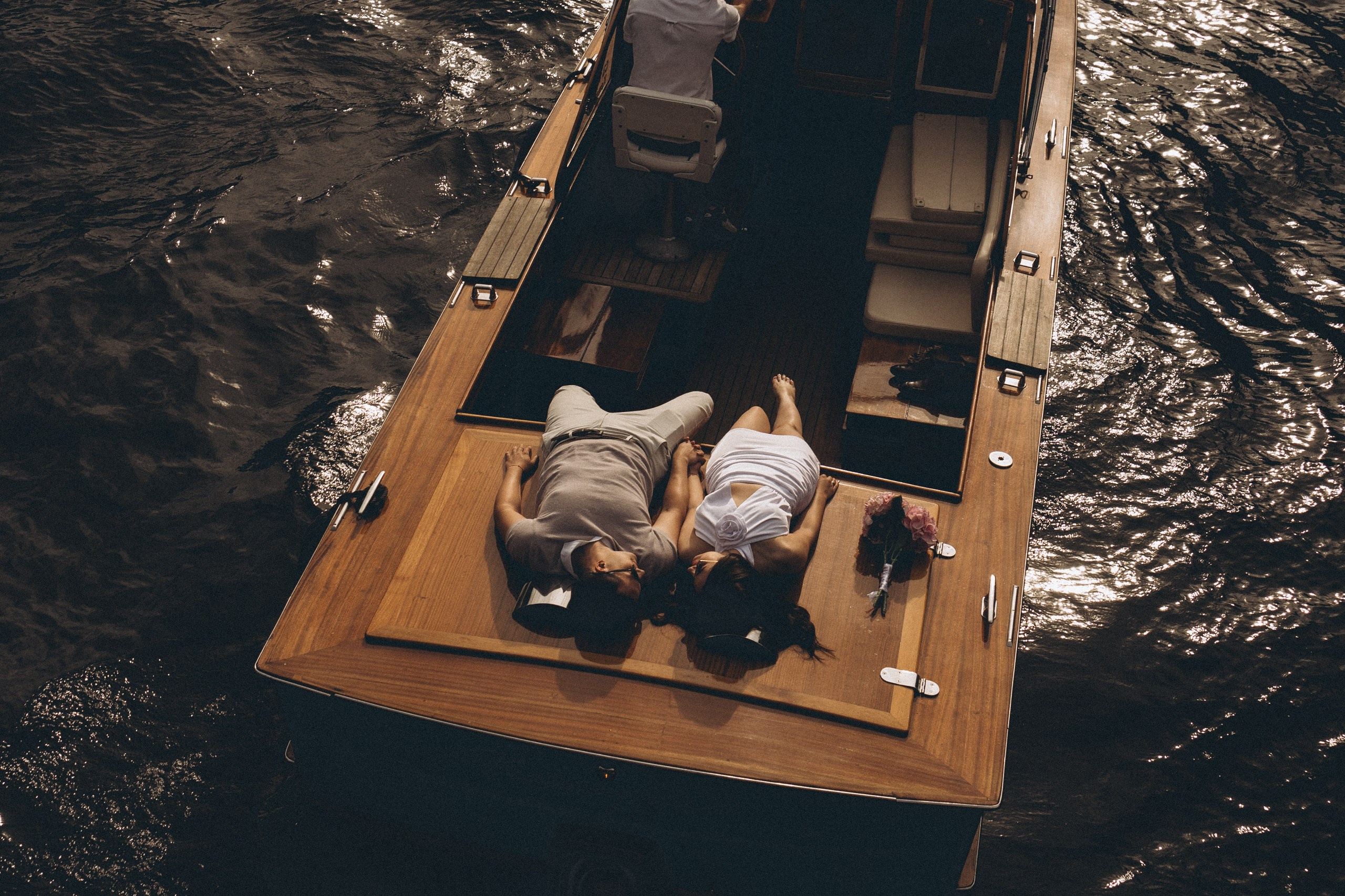 СВАДЕНБНАЯ СЬЕМКА НА КАТЕРЕ ПО КАНАЛАМ САНКТ-ПЕТЕРБУРГА И В АКВАТОРИИ НЕВЫ. Профессиональный фотограф, Санкт-Петербург — Виктория Богомолова