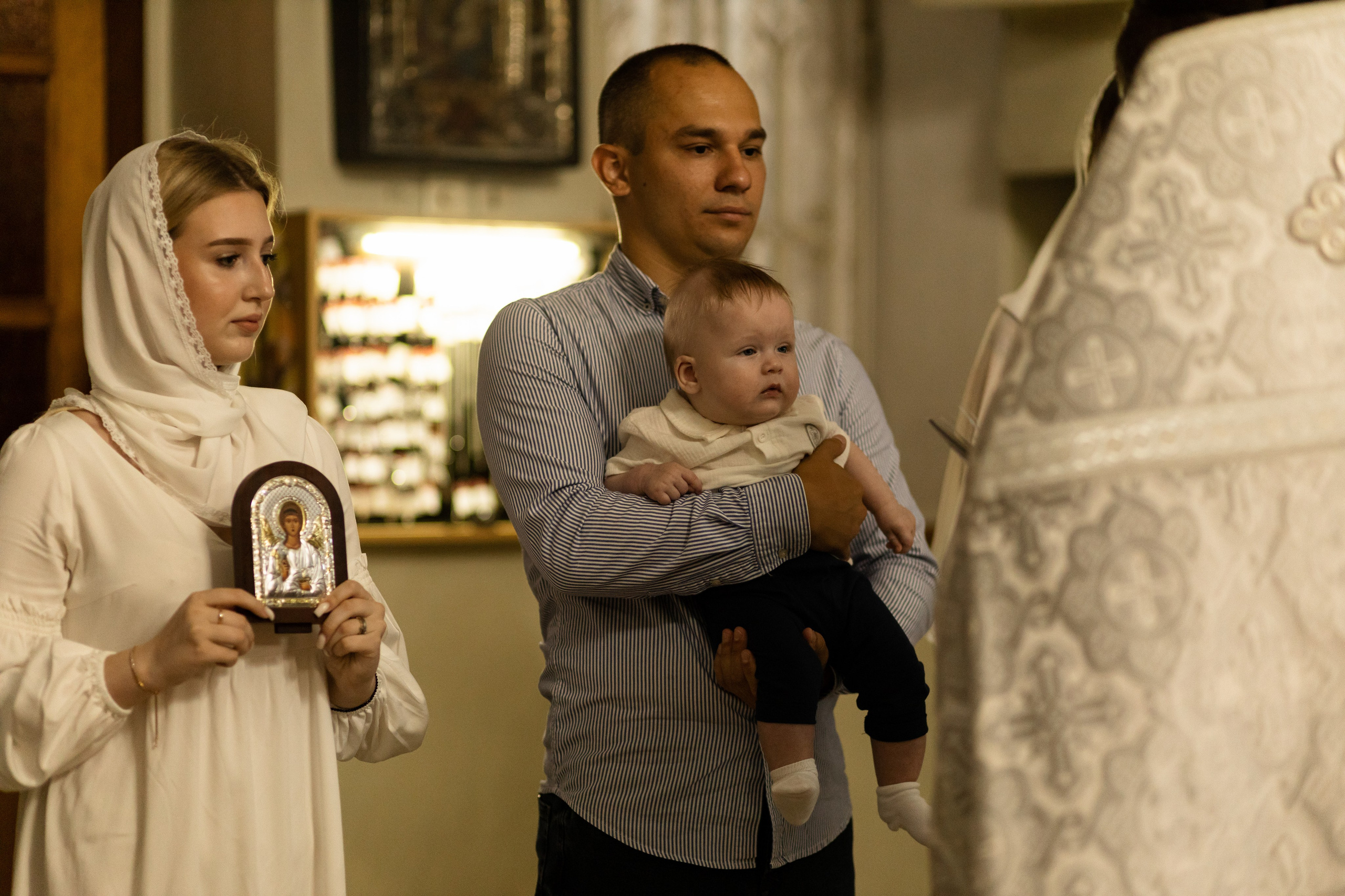 Таинство крещения Романа в Церкви Георгия Победоносца. Анастасия Безуглова- свадебный фотограф в Таганроге