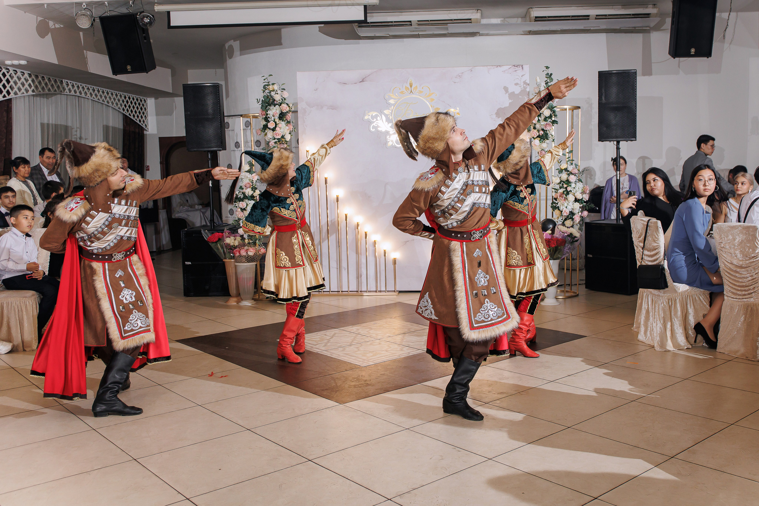 Karina & Bagdat. Anne Miller | Photographer