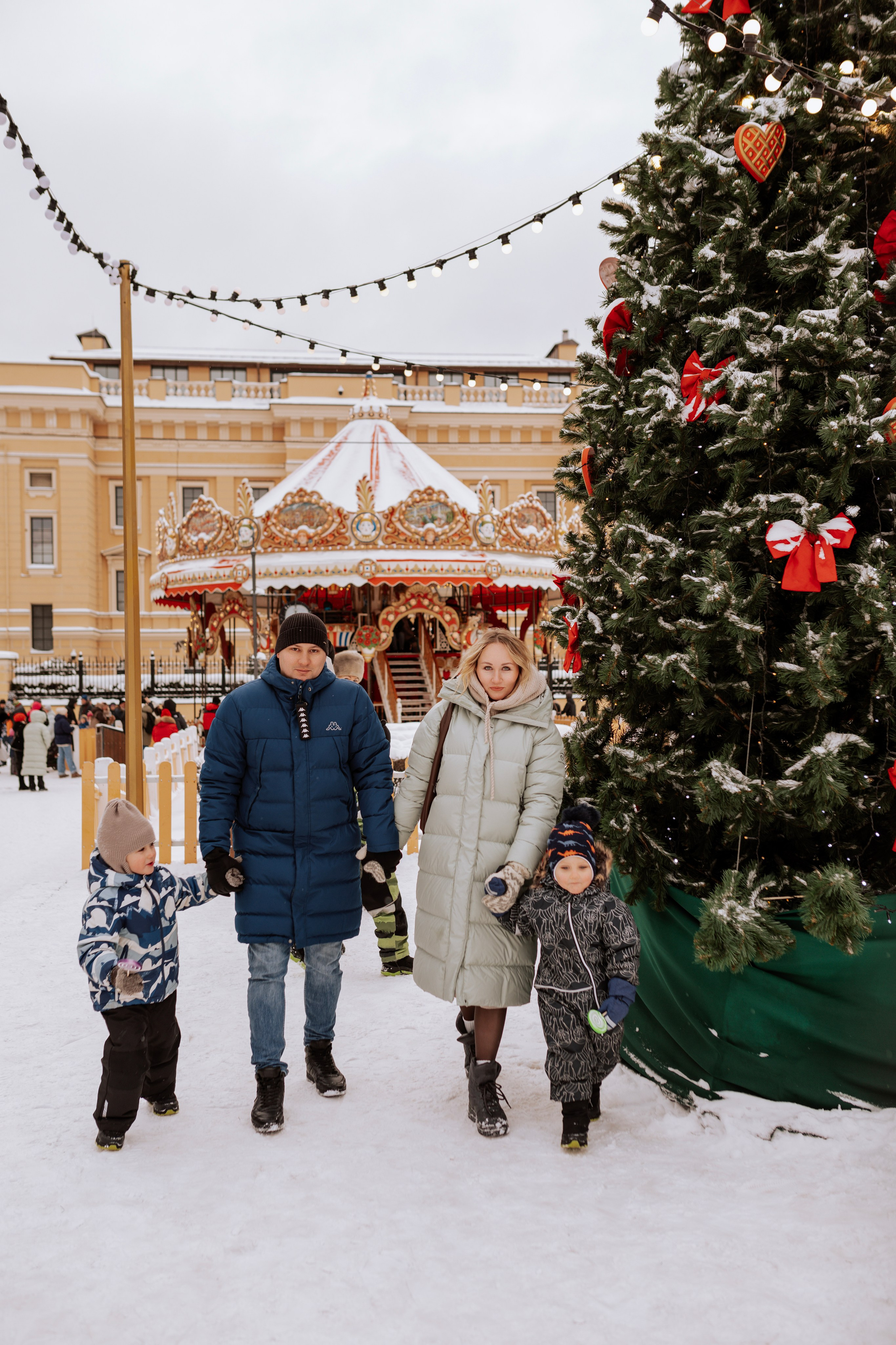 Семейная, Манежная площадь