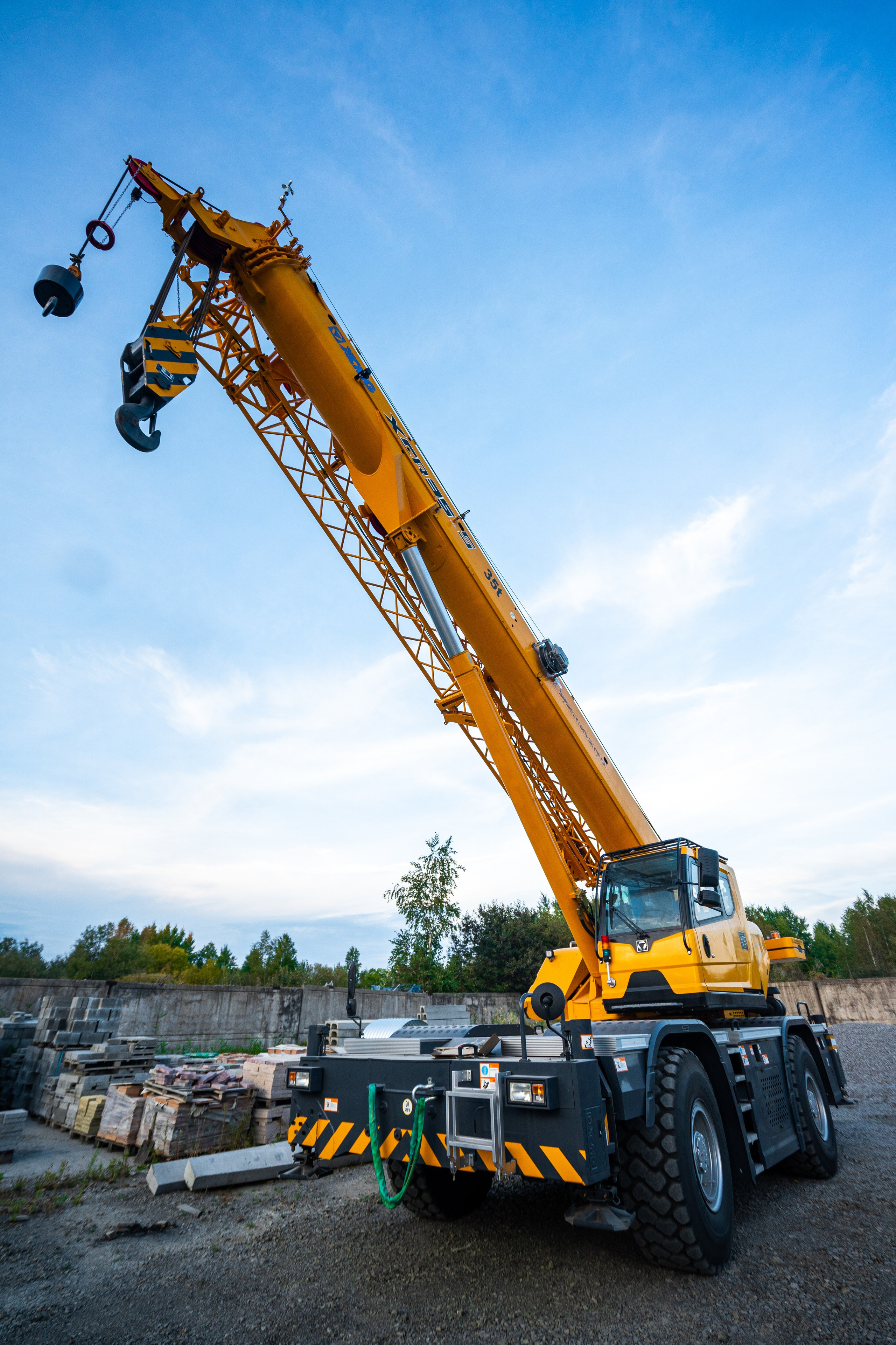 Контент: XCMG Хабаровск. Ваня Ежик — фотограф