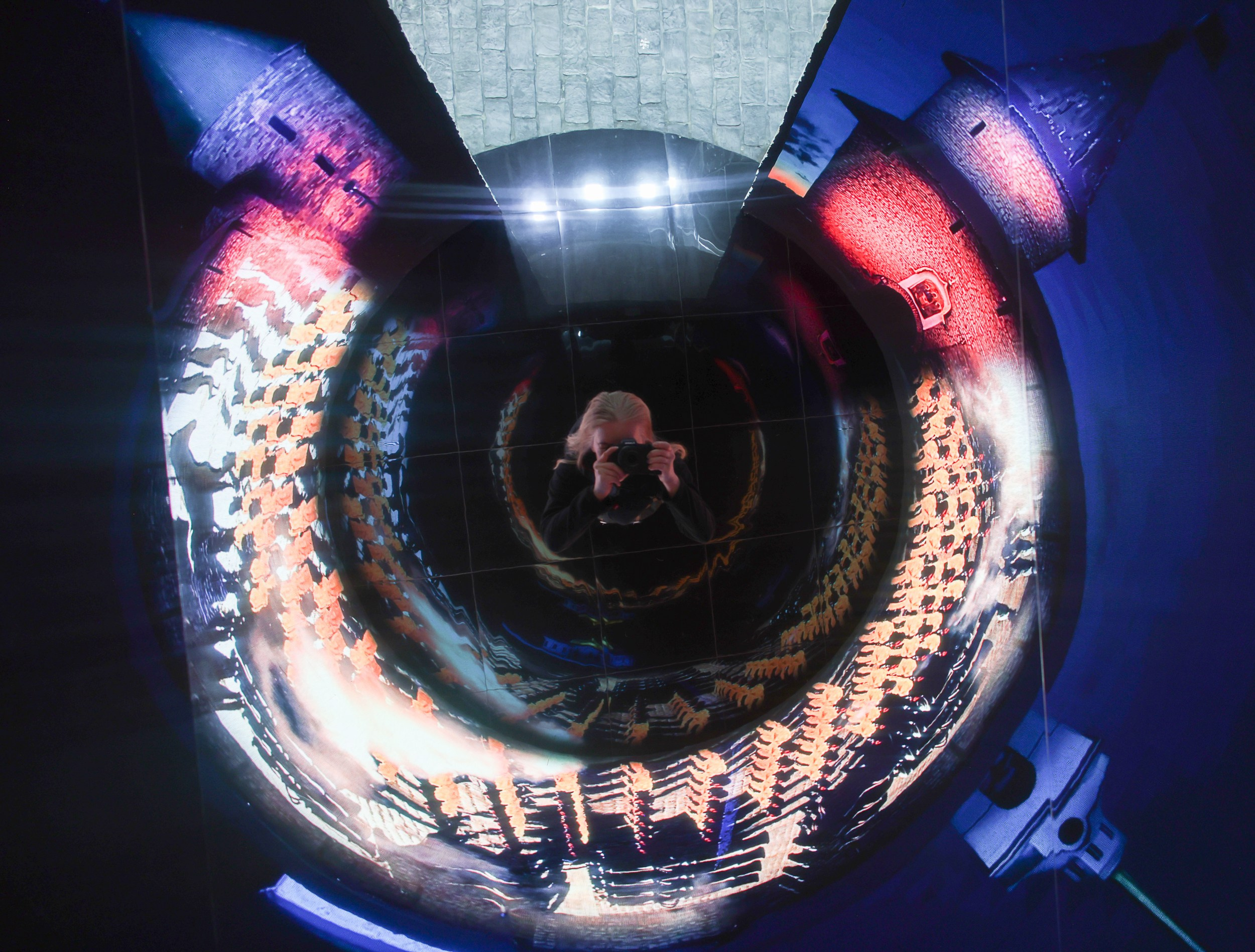 Выставка «Россия». Репортажный, архитектурный, театральный и файн-арт фотограф Лена Мельникова в Москве