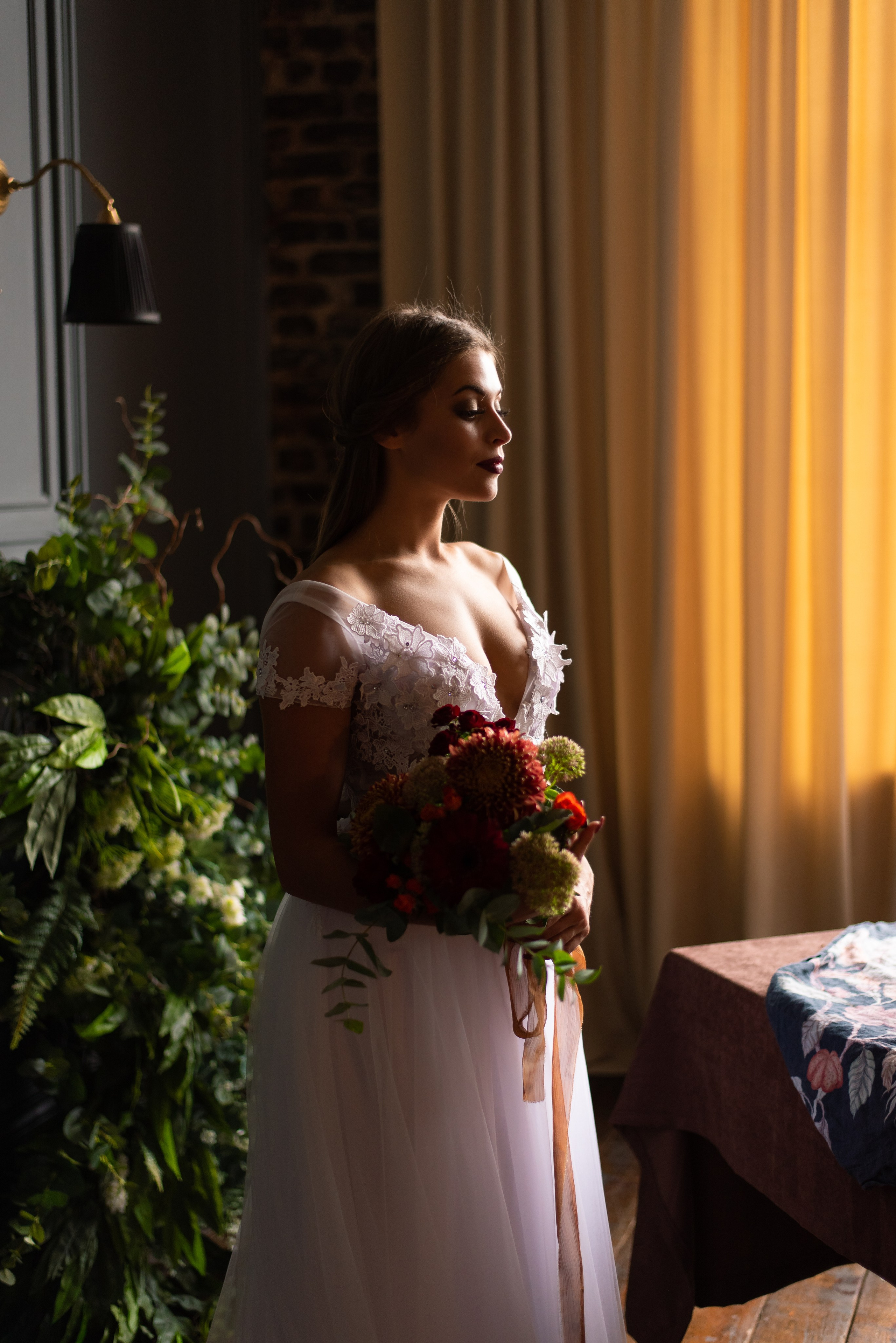 Фото невесты в темной студии - фотограф Оксана Лавренюк