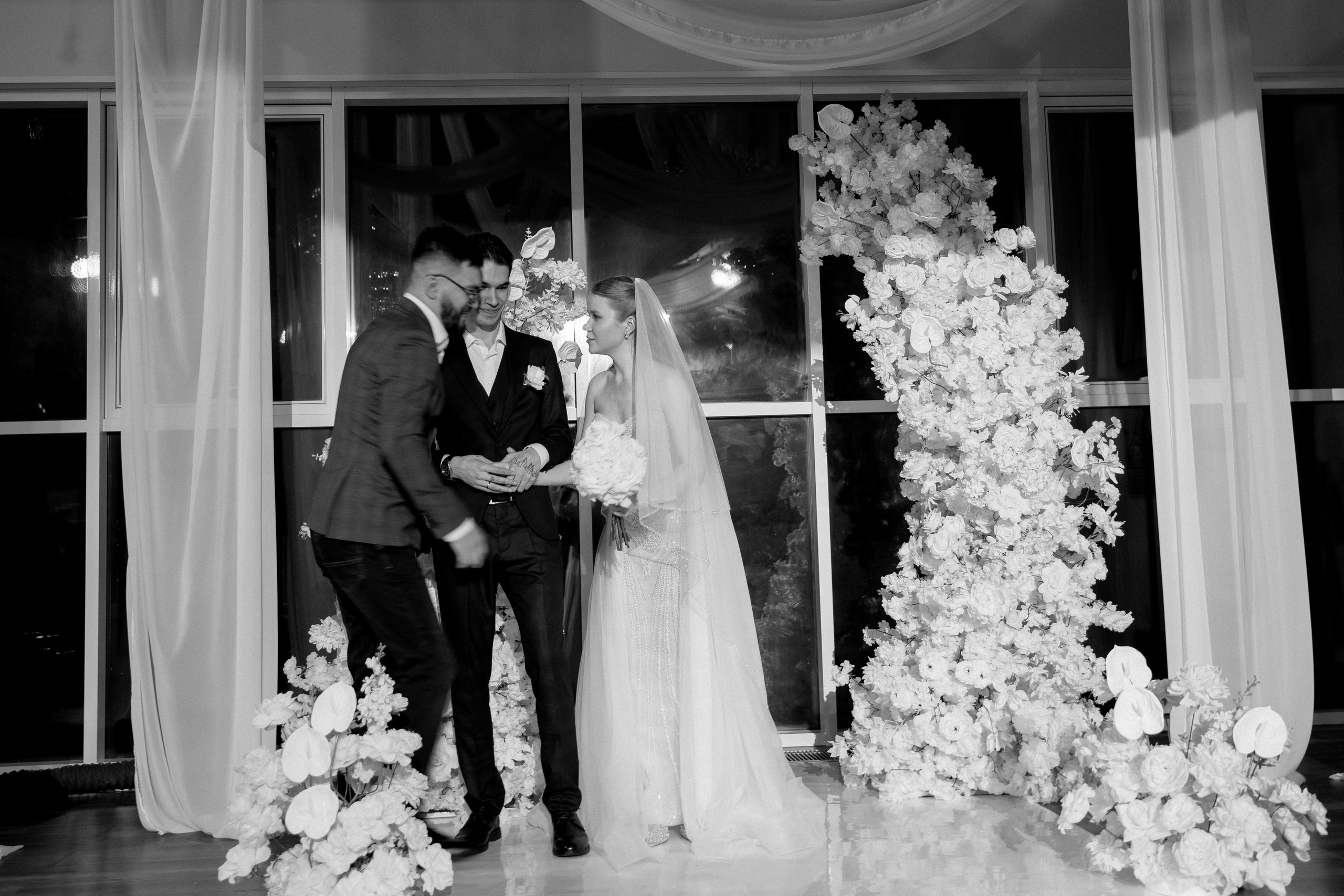 СВАДЕБНАЯ СЬЕМКА СБОРОВ В ОТЕЛЕ И ВЫЕЗД НА ЦЕРЕМОНИЮ (СНЯТО В СИБИРЕ В НИЖНЕВАРТОВСКЕ). Профессиональный фотограф, Санкт-Петербург — Виктория Богомолова