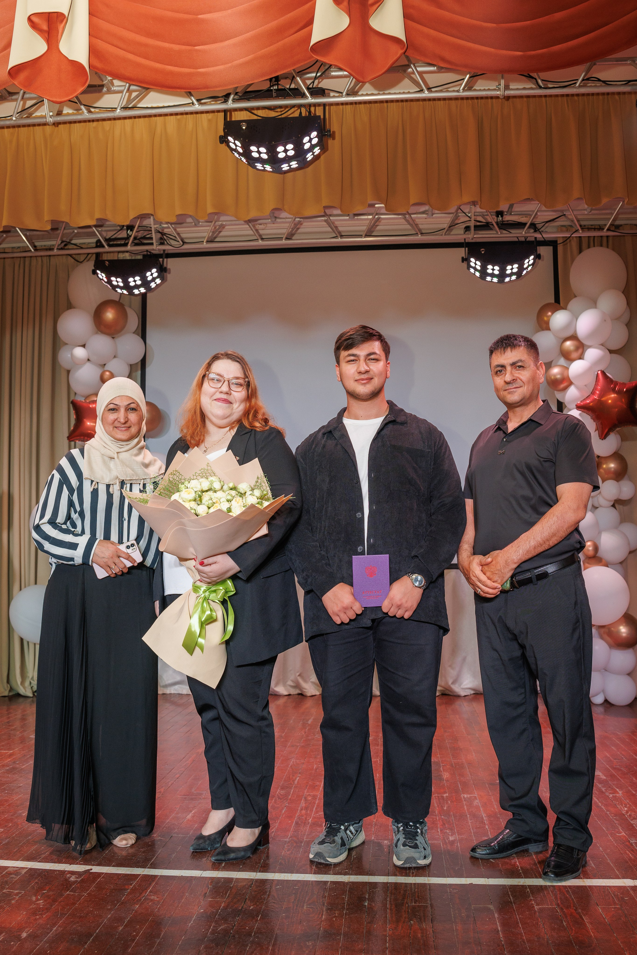 Вручение аттестатов. Свадебный и семейный фотограф в Новосибирске Ирина Дорошкова