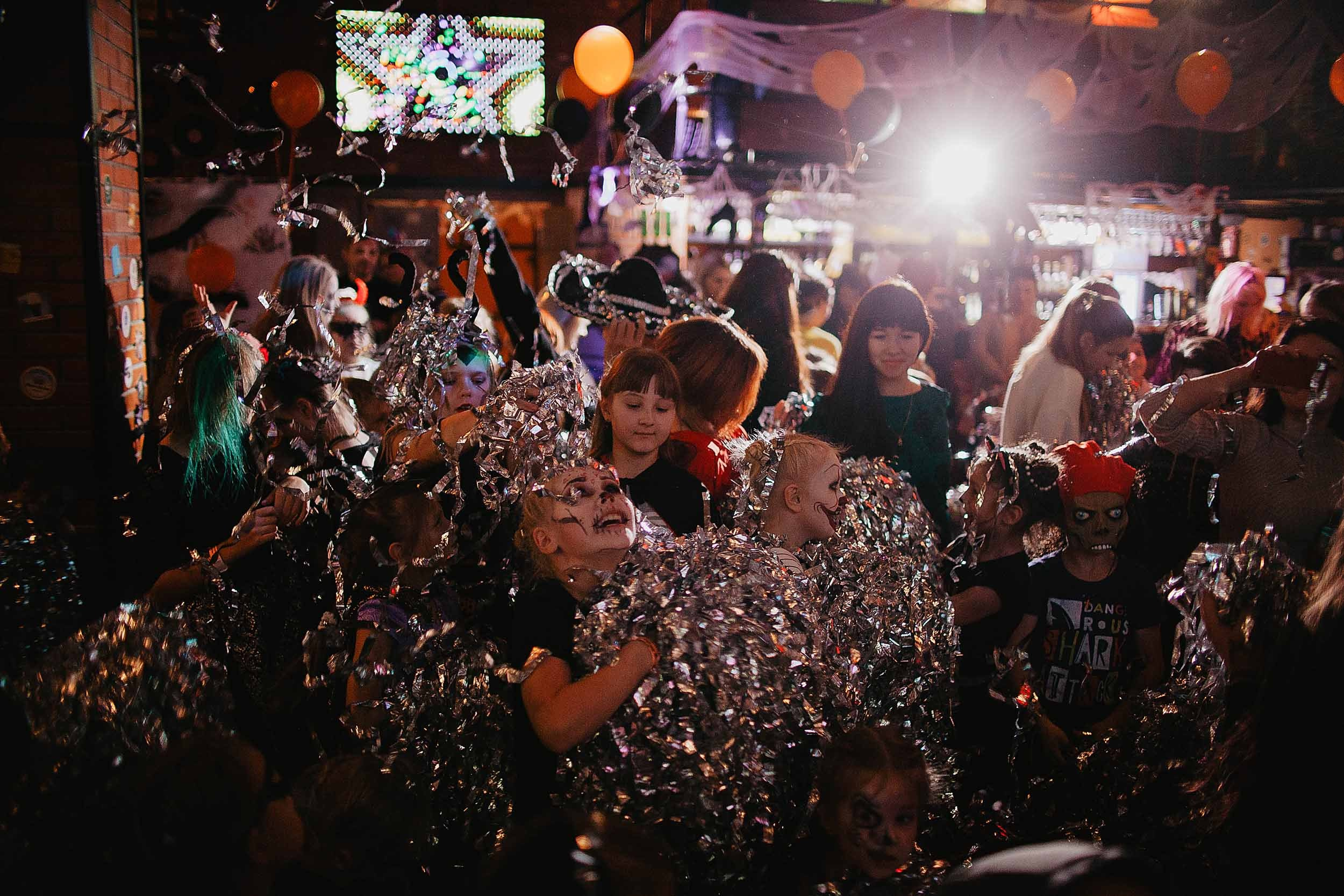 Хэллоуин в «Свои да наши». Ваш репортажный фотограф Артемий Антонов