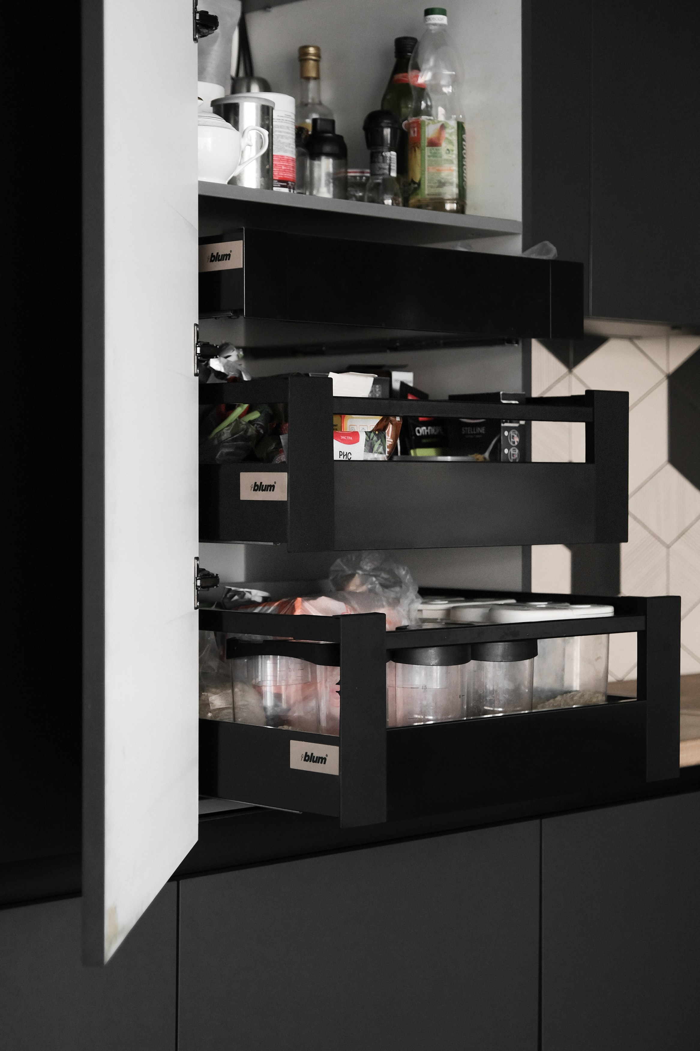 Кухня в Томске на заказ в Академгородке Таунхаус. Мебель на заказ. ГУДРУМ — Мебель на заказ в Томске | Кухни | Шкафы | Стулья и Столы