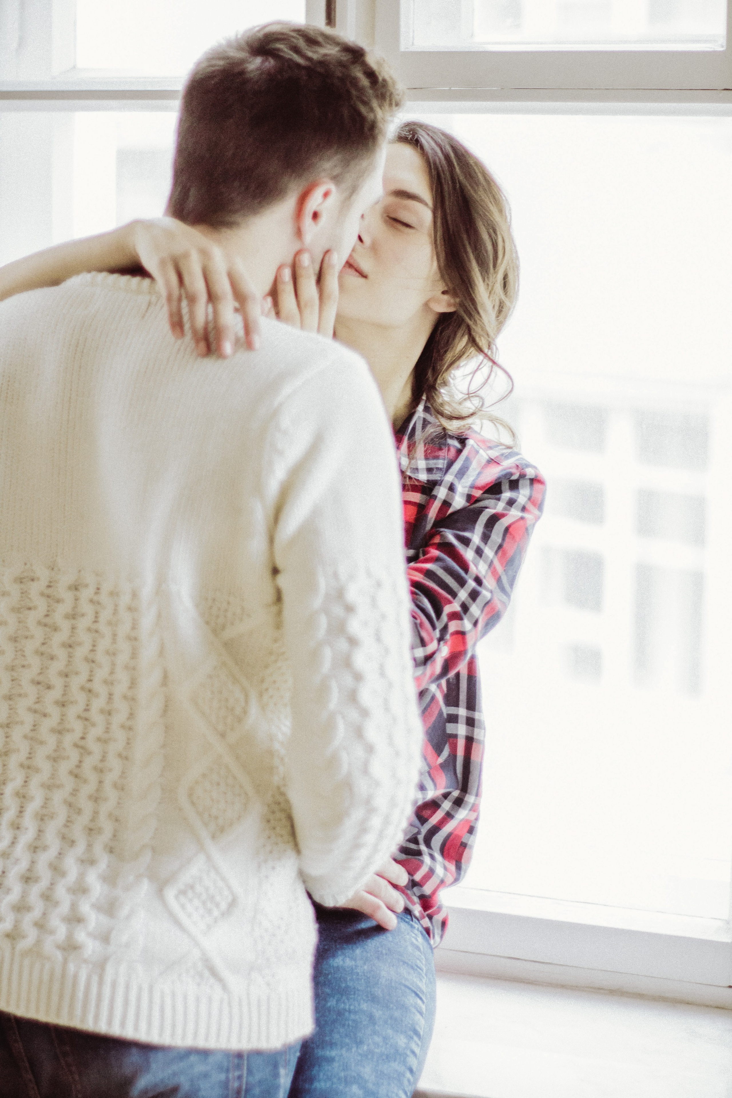 Уютная зимняя фотосессия для двоих дома