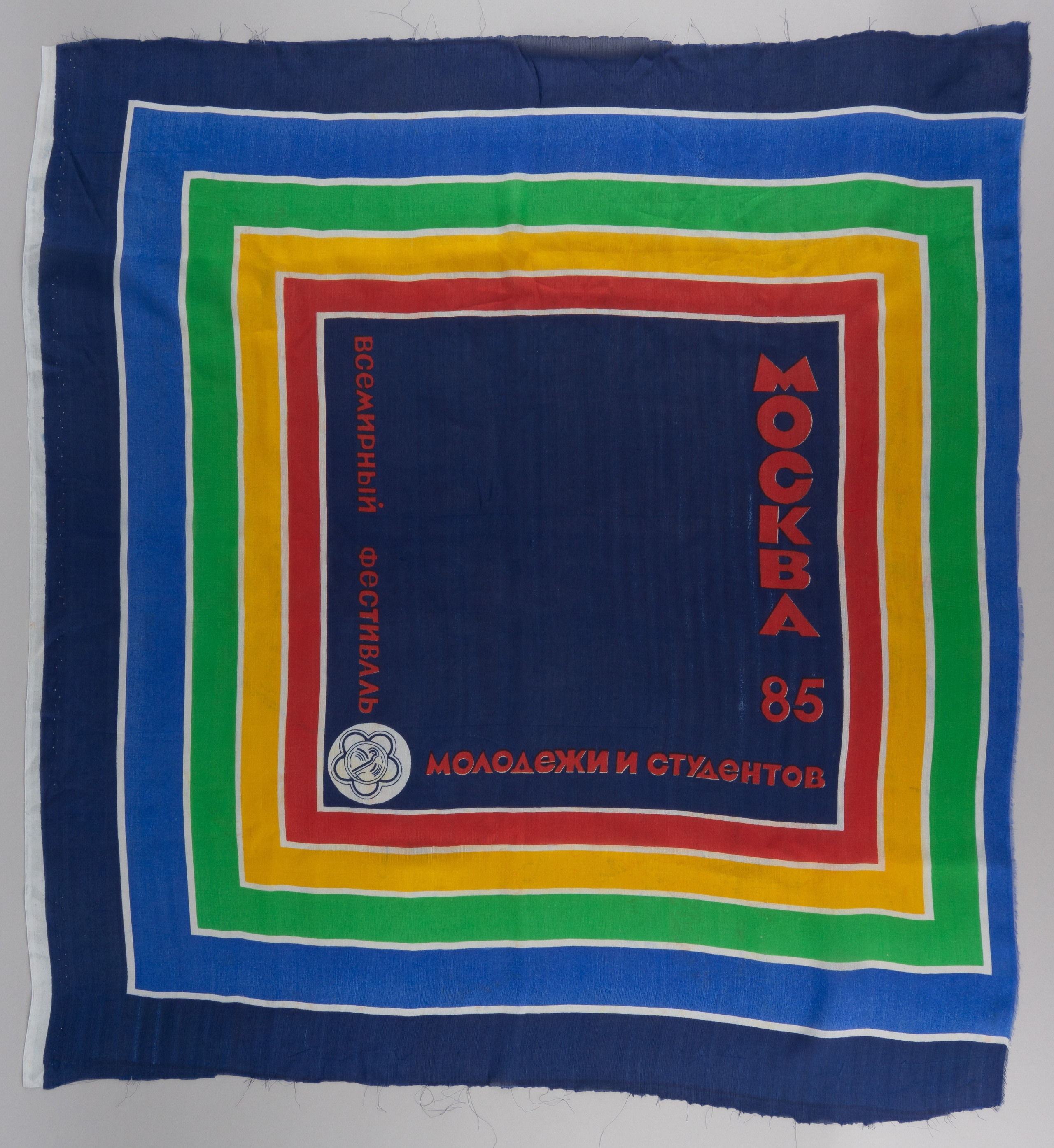 Антикварная бумага, текстиль, раскладки и прочие штучки. Фотограф Анастасия Лёвина