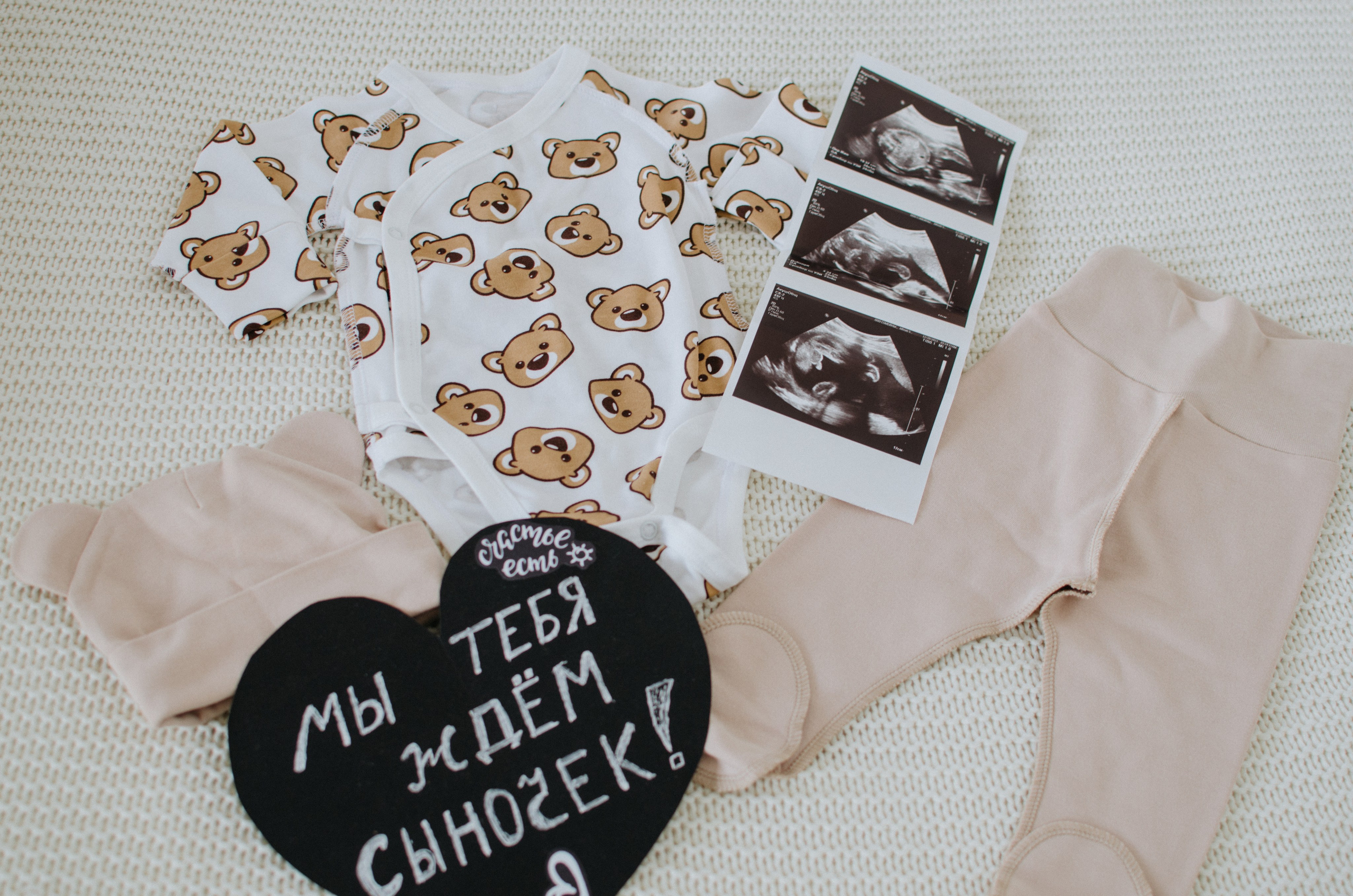 Узи и детская одежда на фотосъемки