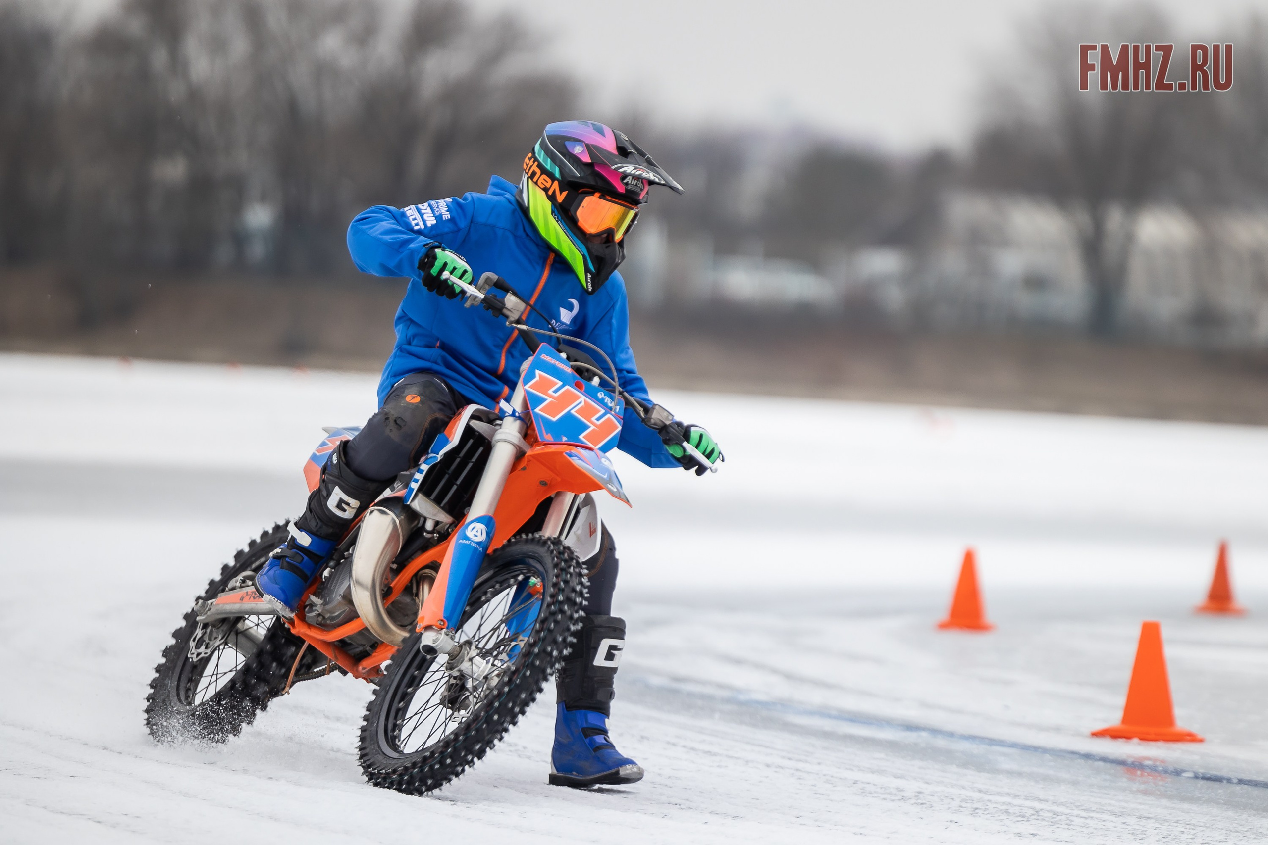 Первый этап Кубка МФР по мотокроссу на льду Большого Крылатского пруда в Москве. 8 февраля 2025 г. Фотограф Владимир Охрименко